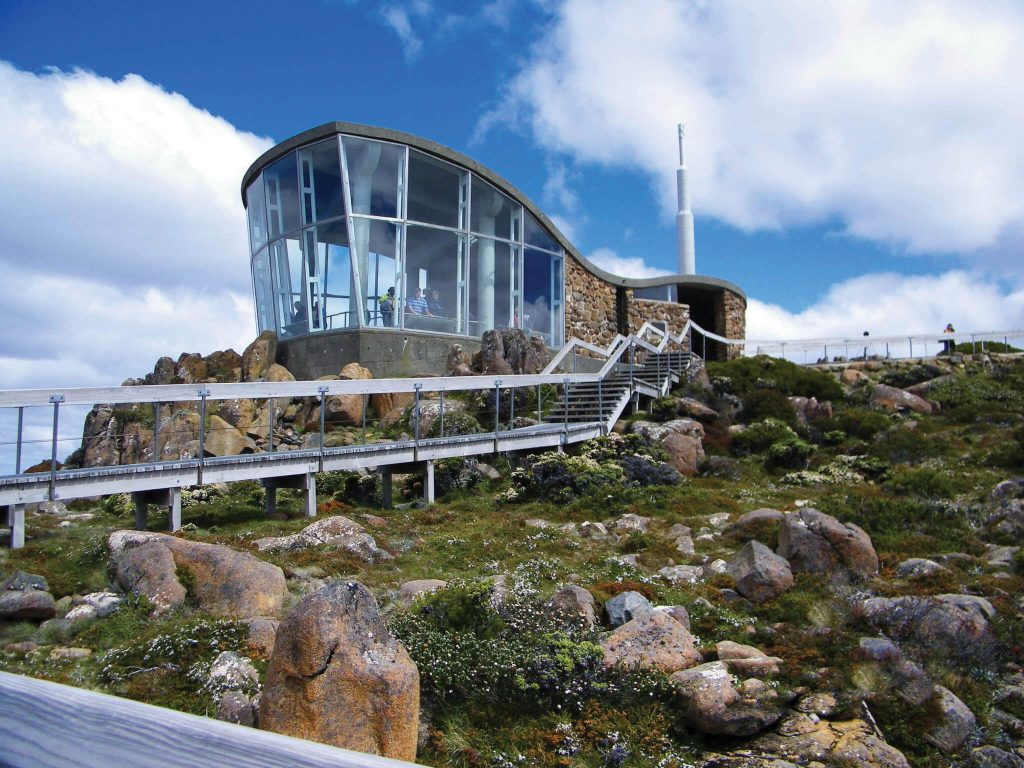 Pinnacle-shelter-on-pinnacle-of-Mt-Wellington-Tourism-Tasmania-Kathryn-Leahy-117225-1024x768
