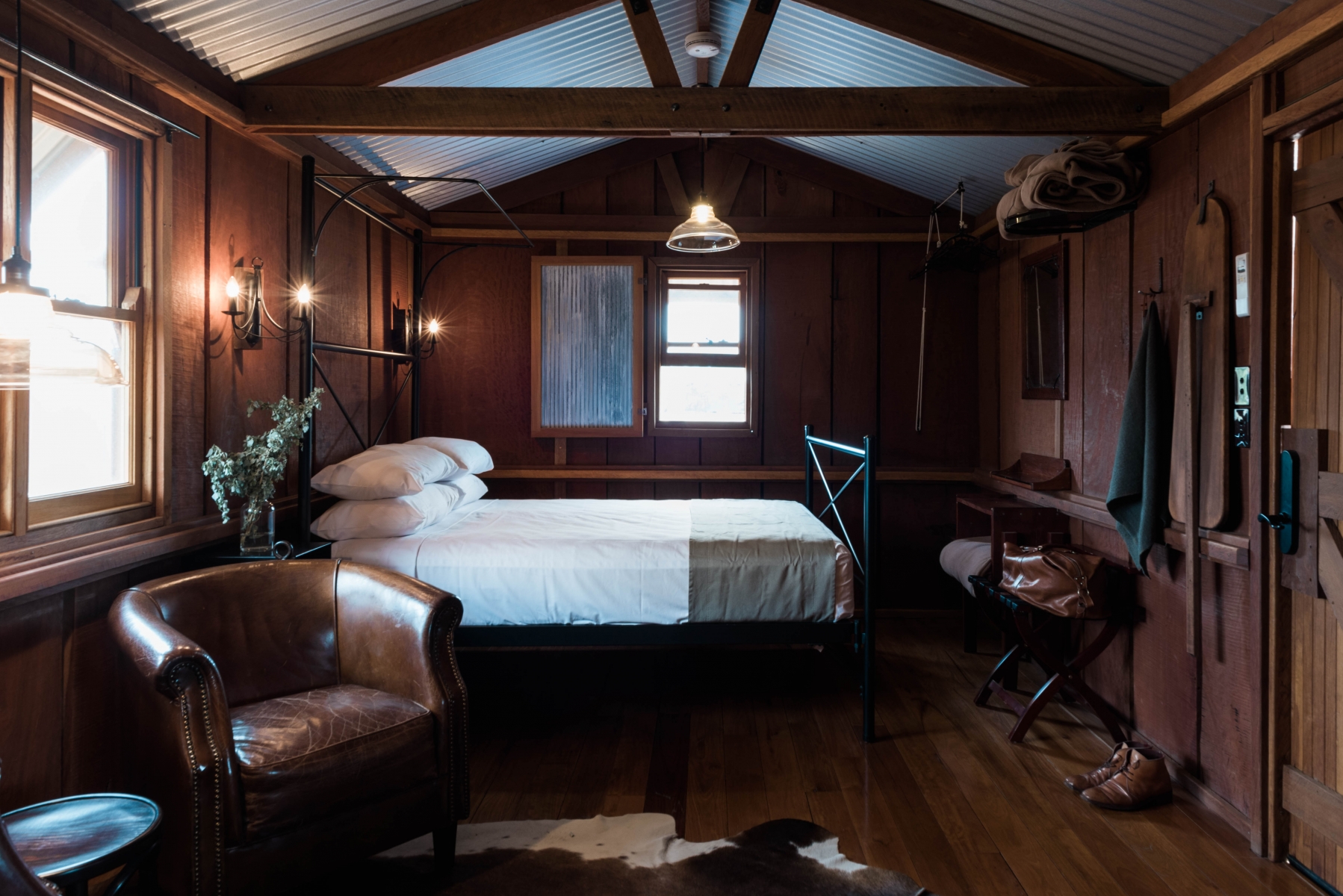 Saltbush-Retreast-slab-hut-bedroom