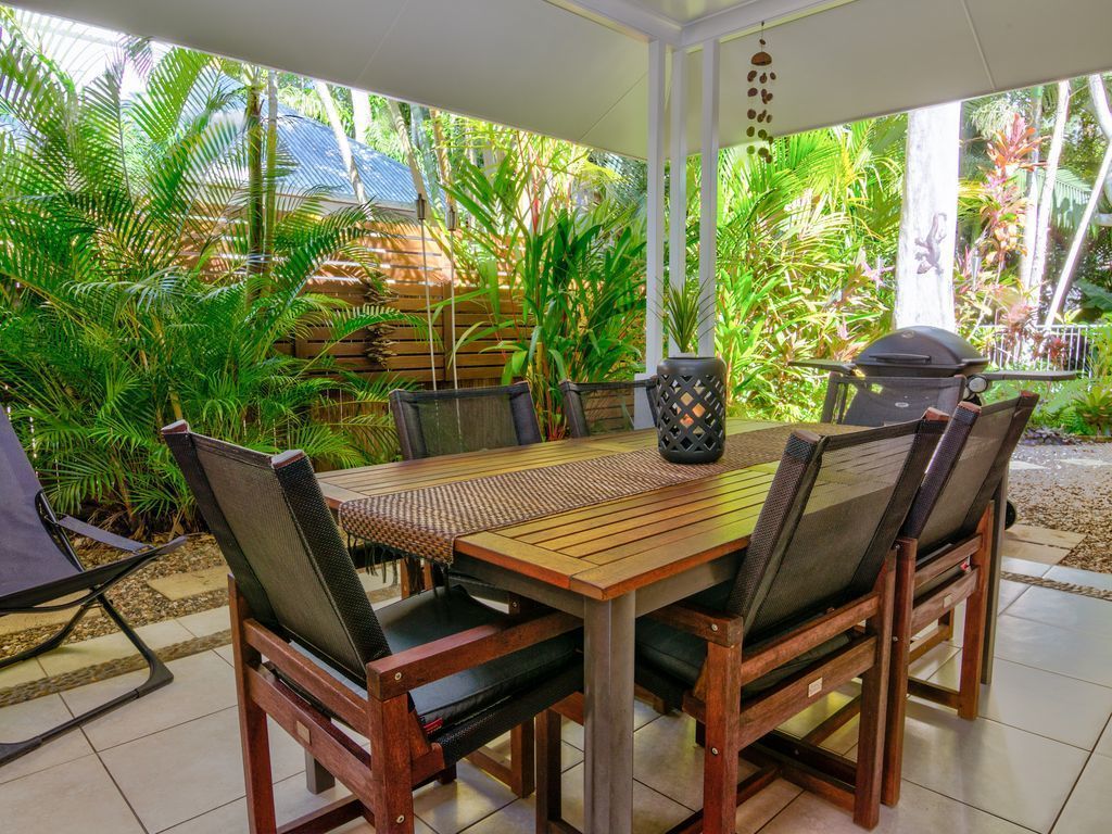 Hanalei Beach House, 3min walk  to Beach, Private Heated Pool!