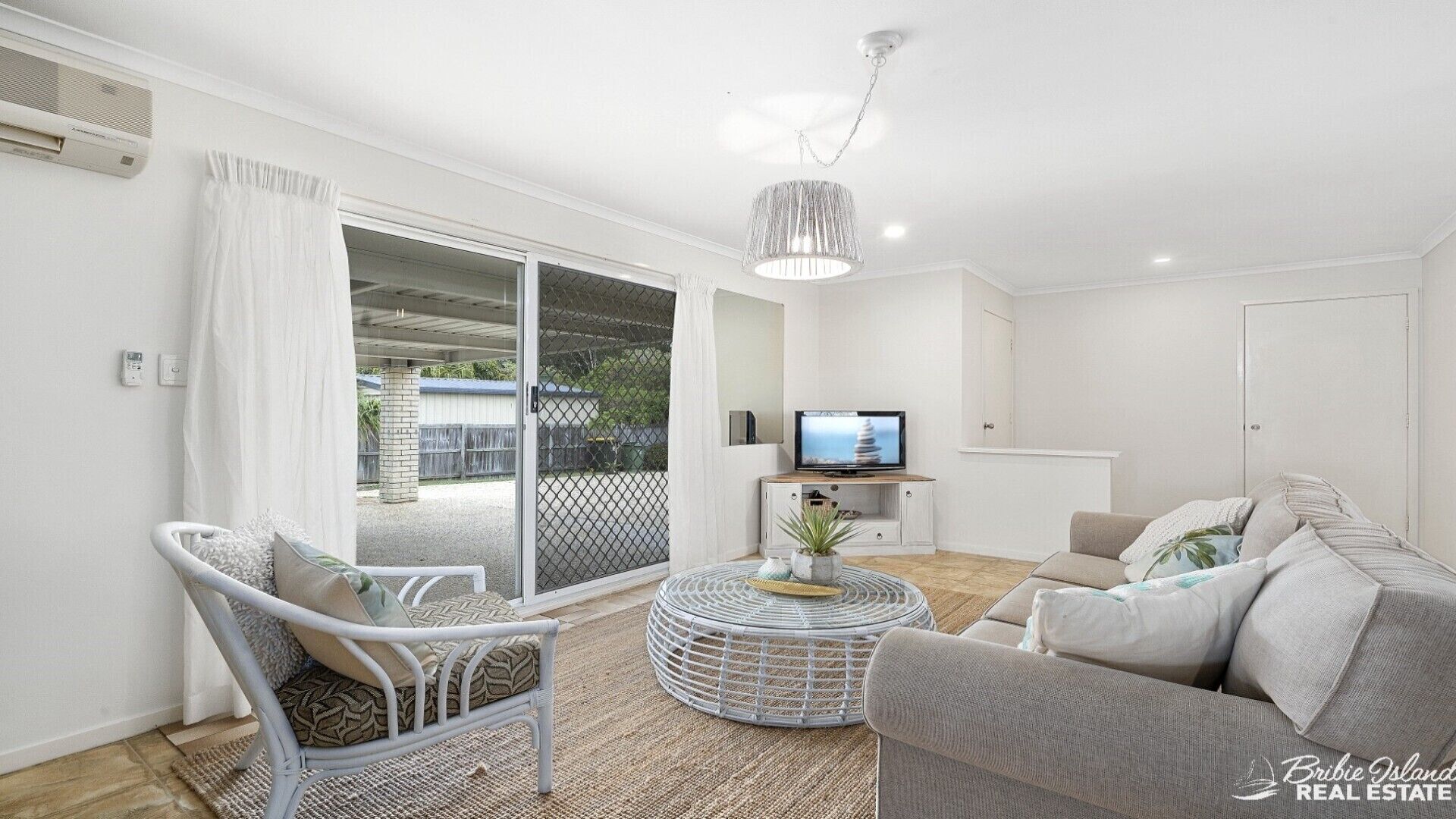 THE BEACH HOUSE - ABSOLUTE BEACHFRONT RETREAT