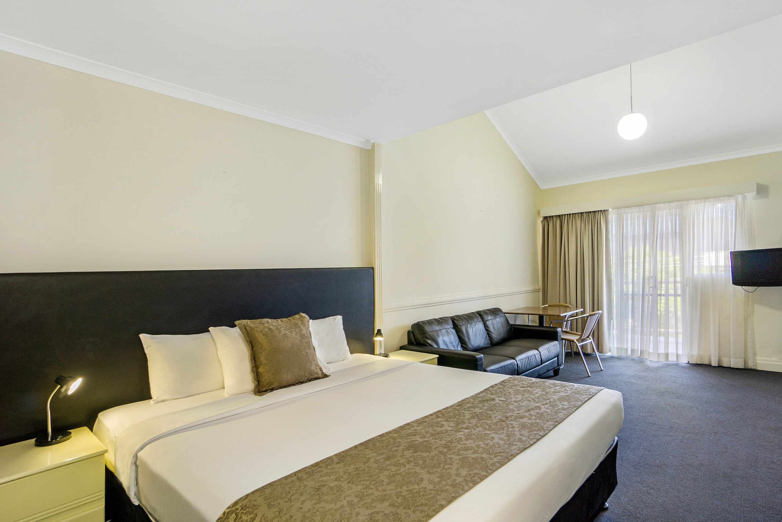 Toowong Inn & Suites