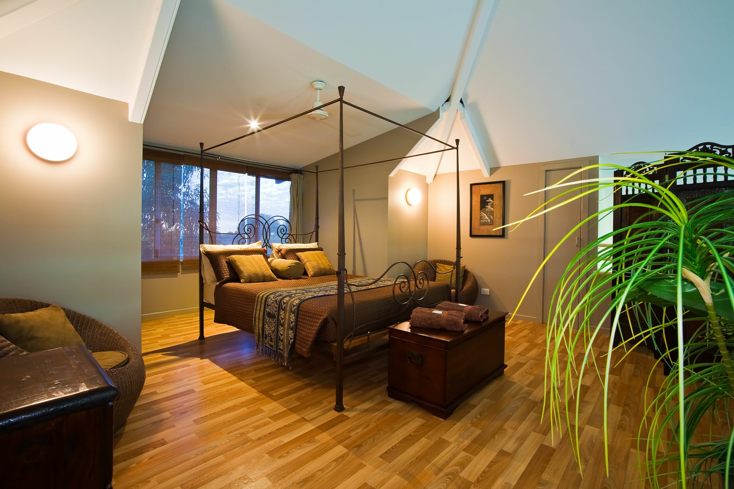 Osprey Holiday Village Unit 110 - Wake up to the Birds in Your 4 Poster bed With a View