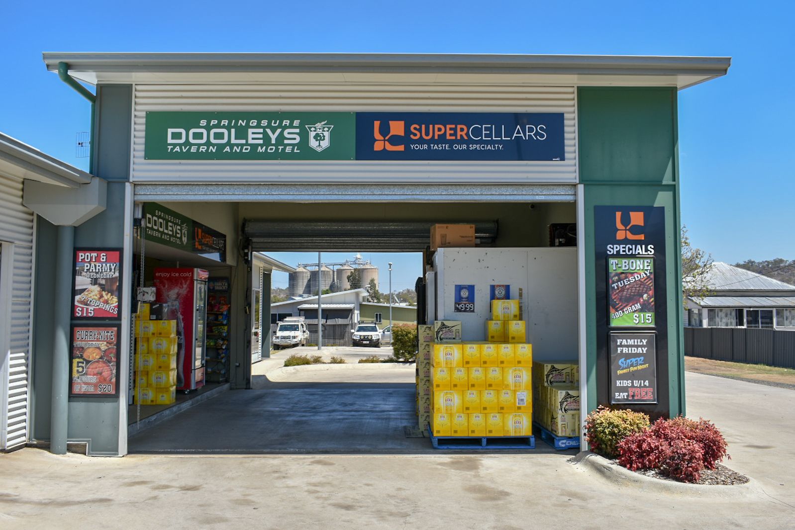 Dooleys Springsure Tavern and Motel