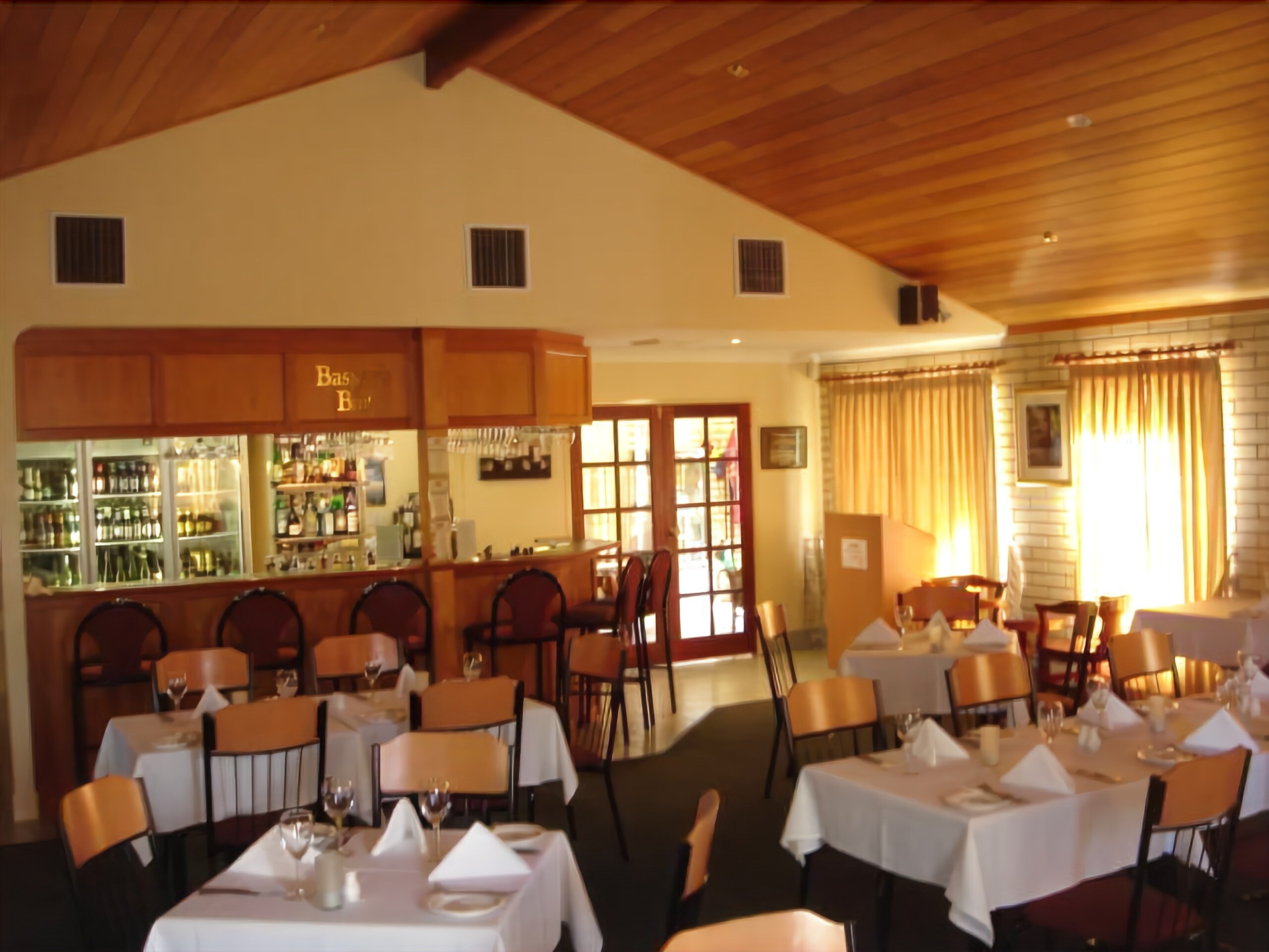 Riverland Motor Inn & River's Restaurant