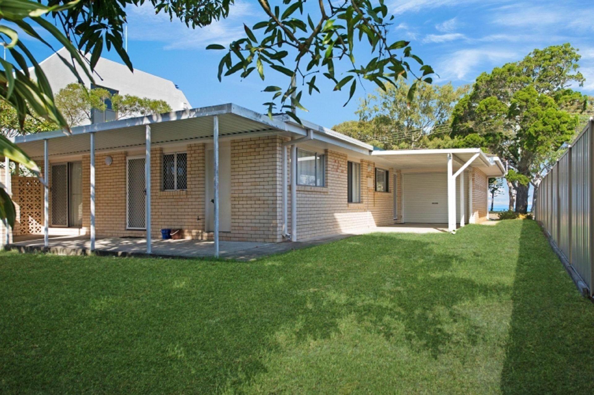 Large Family Waterfront Home With Room for a Boat - Welsby Pde, Bongaree