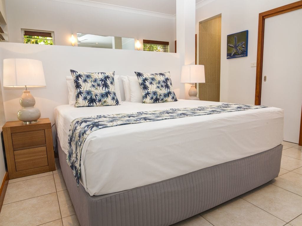 Hanalei Beach House, 3min walk  to Beach, Private Heated Pool!