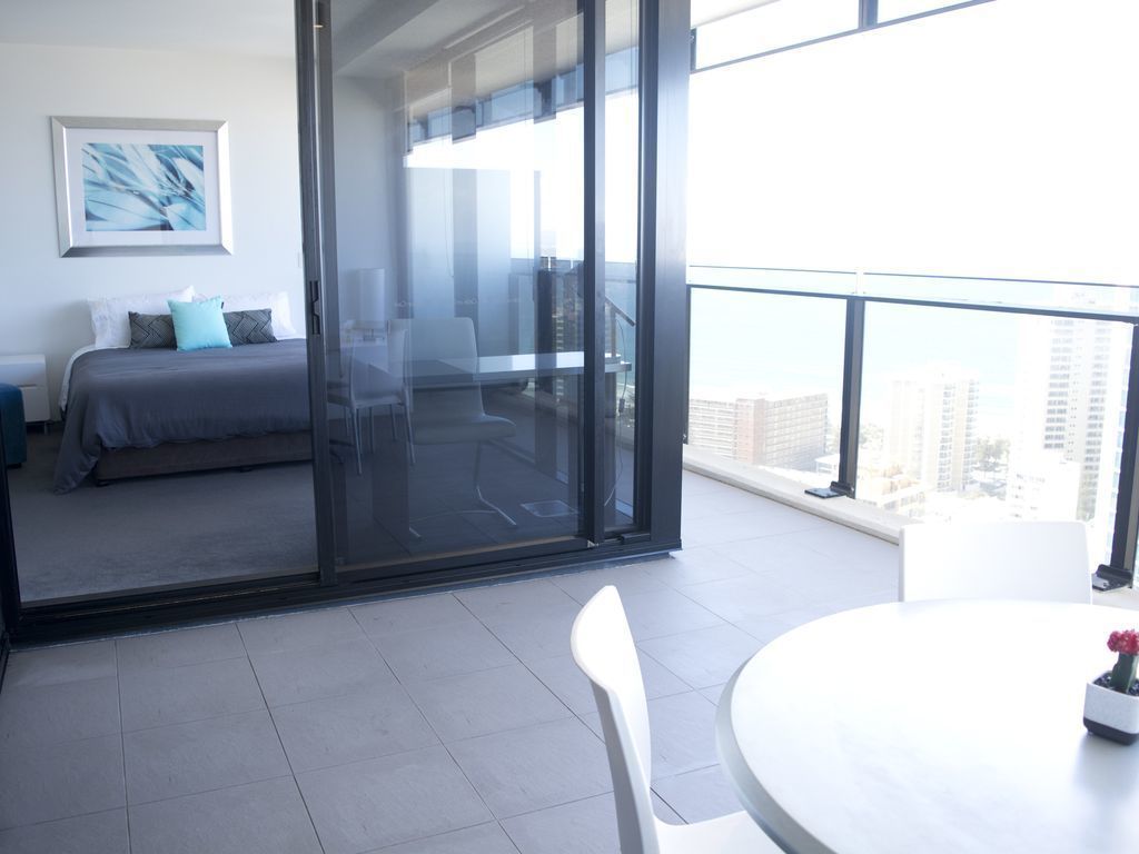 Central Surfers Paradise - Seaview Deluxe Spa Apartment