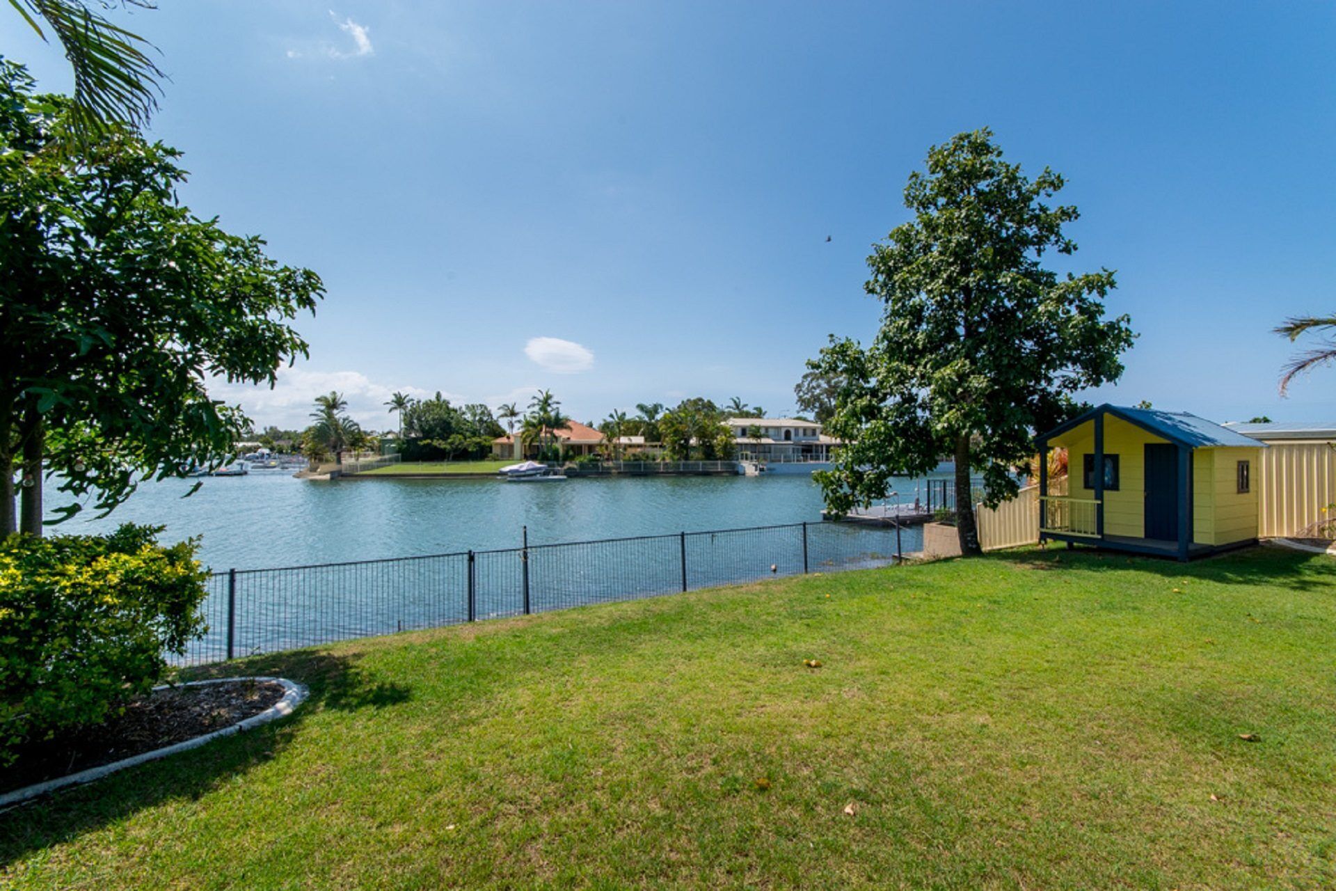 Lowset Home on the Canal - Dolphin Dr, Bongaree