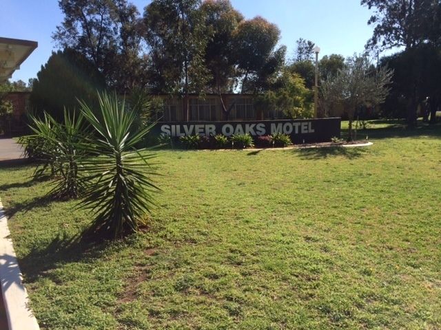 Silver Oaks Motel