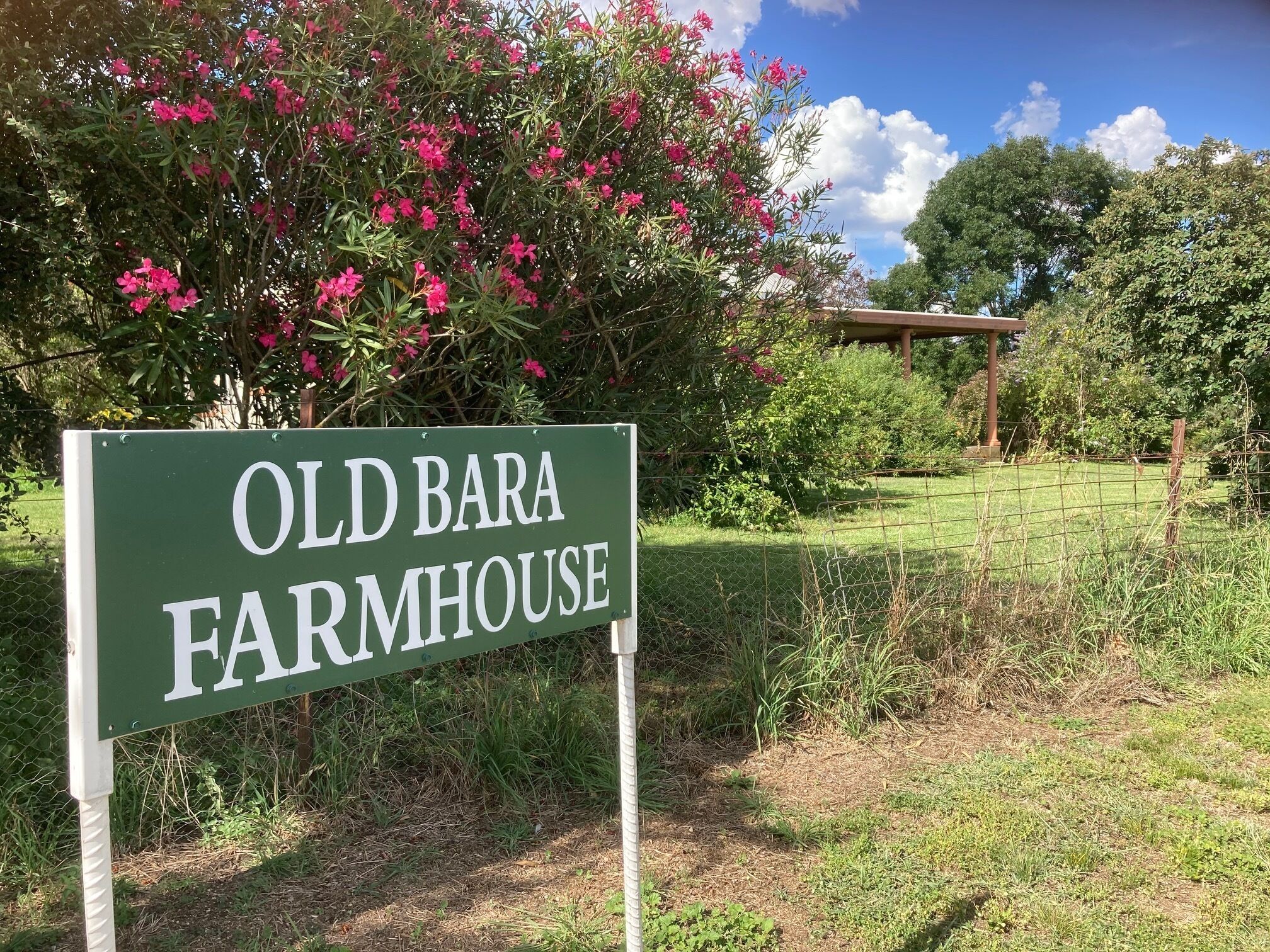 Old Bara Guesthouse.  Spacious air conditioned 4 bed homestead, sleeps up to 10.