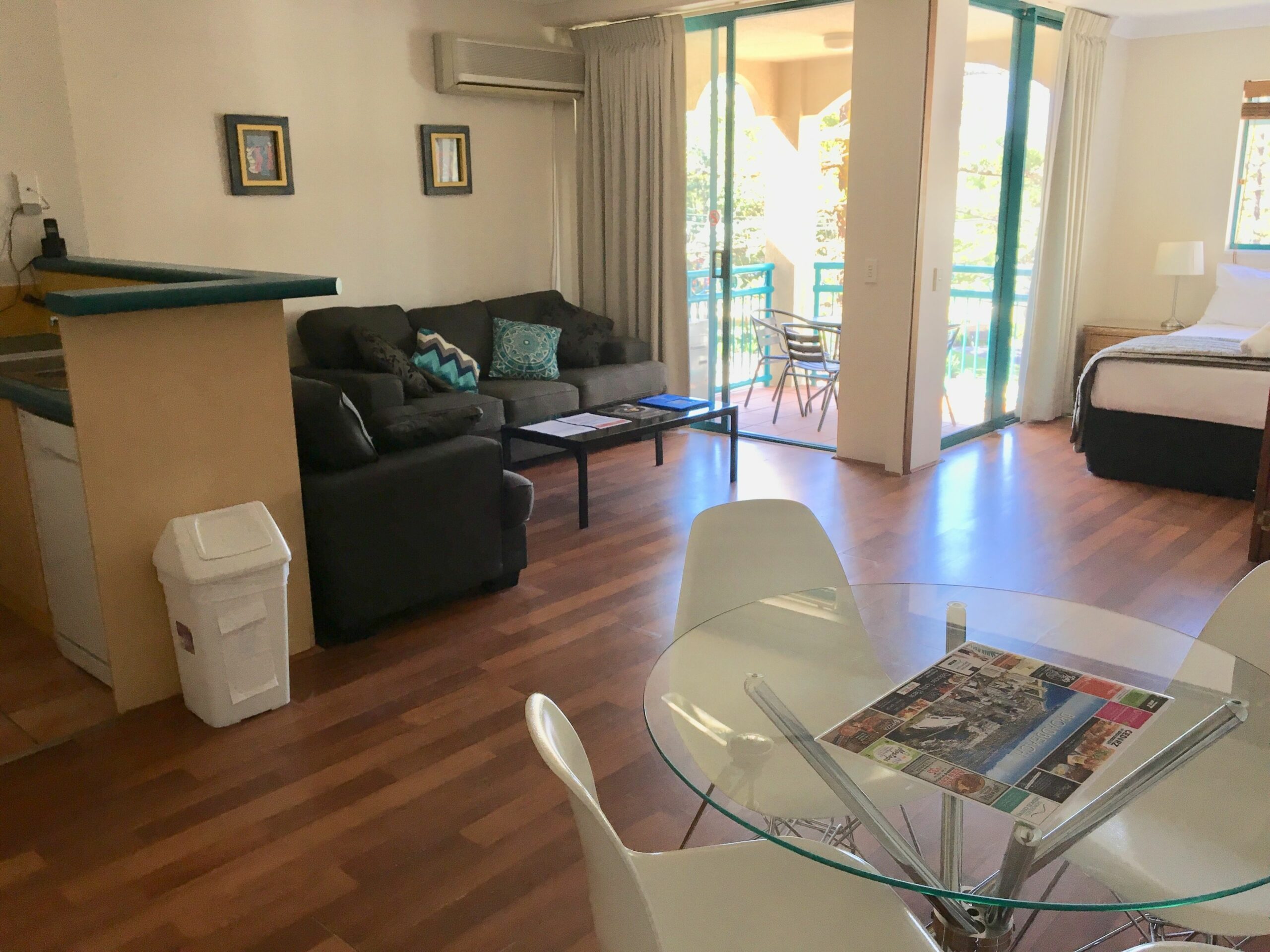 Broadbeach Private Apt with CHA