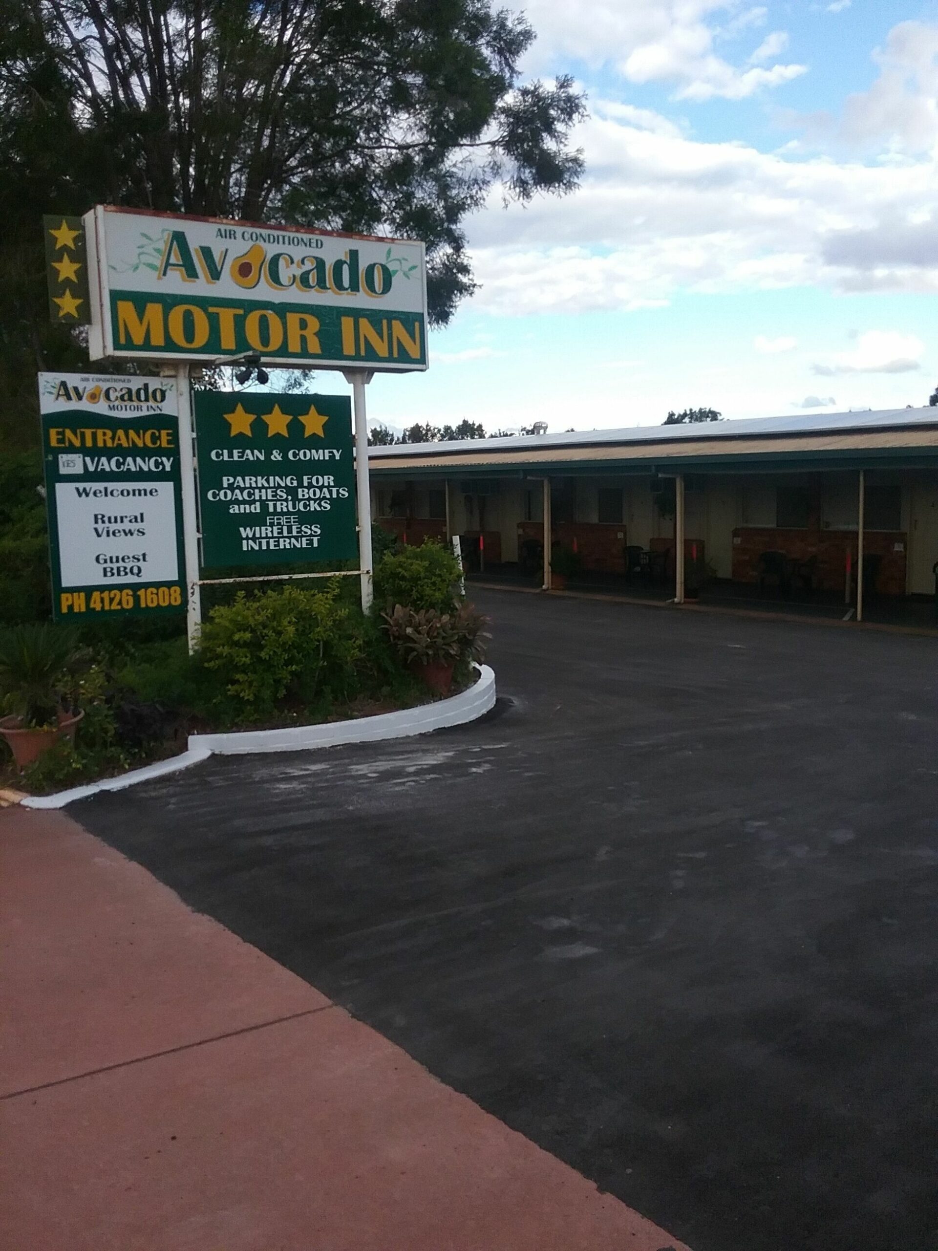 Avocado Motor Inn