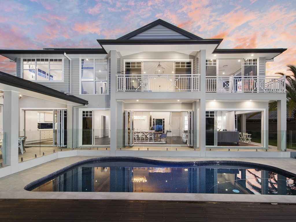 Hampton's Mansion@ Broadbeach Waters