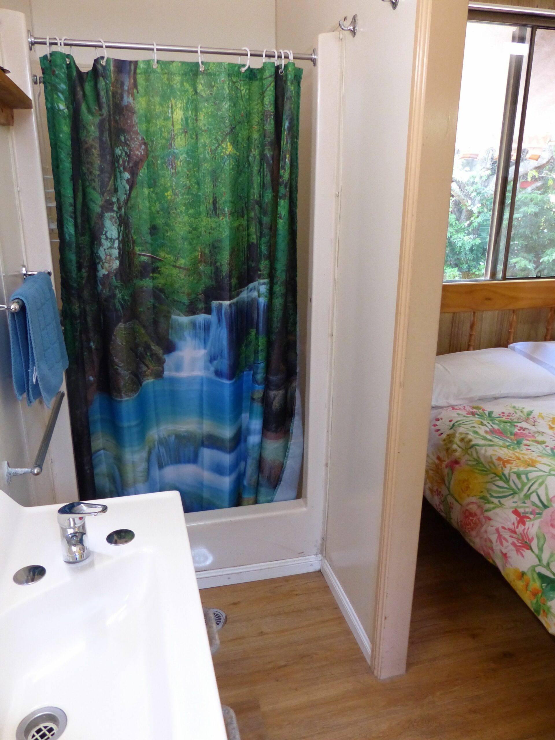 Lake Eacham Tourist Park & Self Contained Cabins