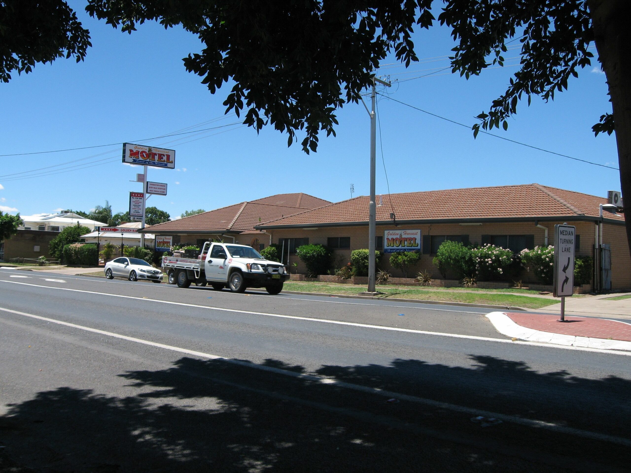 Golden Harvest Motor Inn