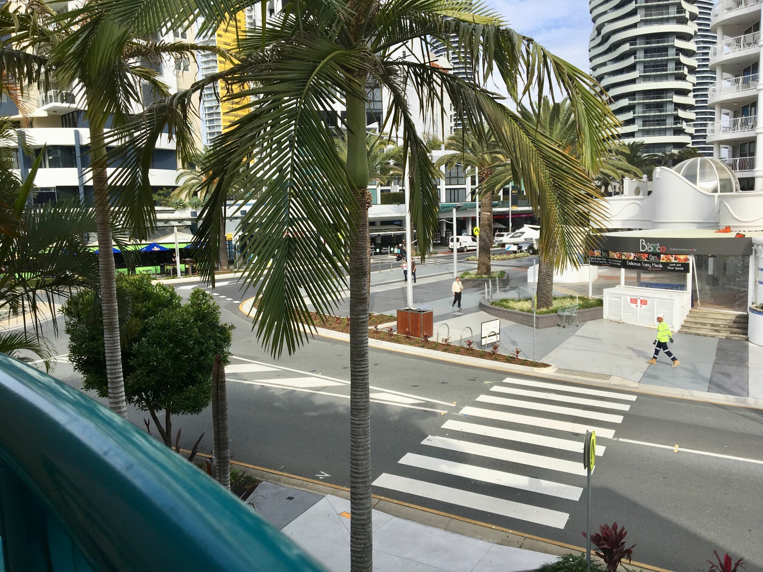 Broadbeach Private Apt with CHA