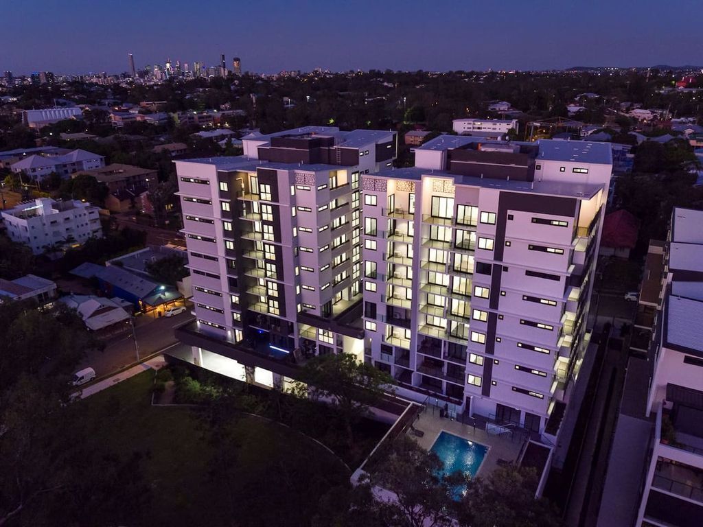 Brand NEW Stunning 3 Bedroom Indooroopilly Pool/aircon/parking