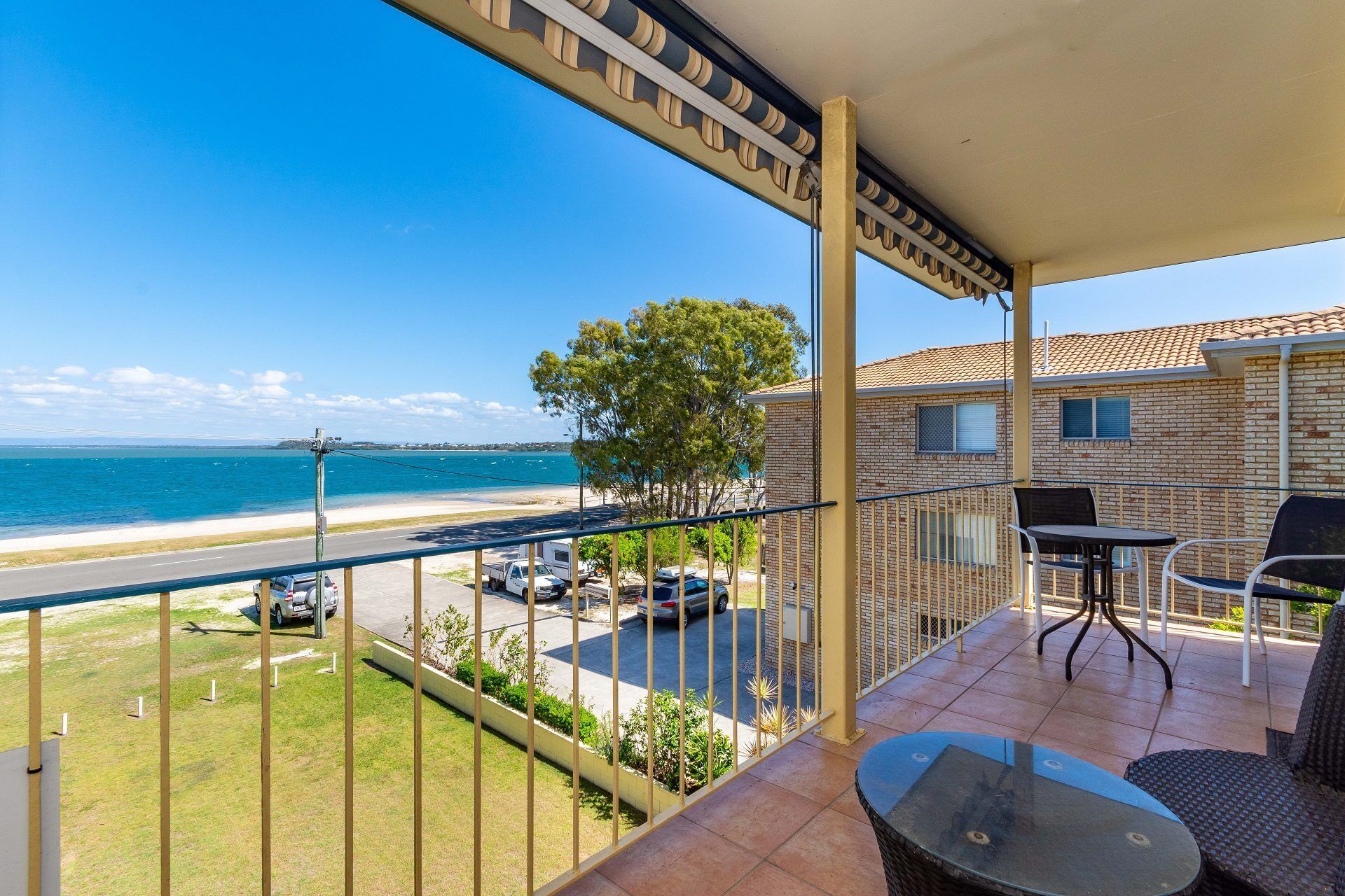 Fantastic Views From This top Floor Unit!
