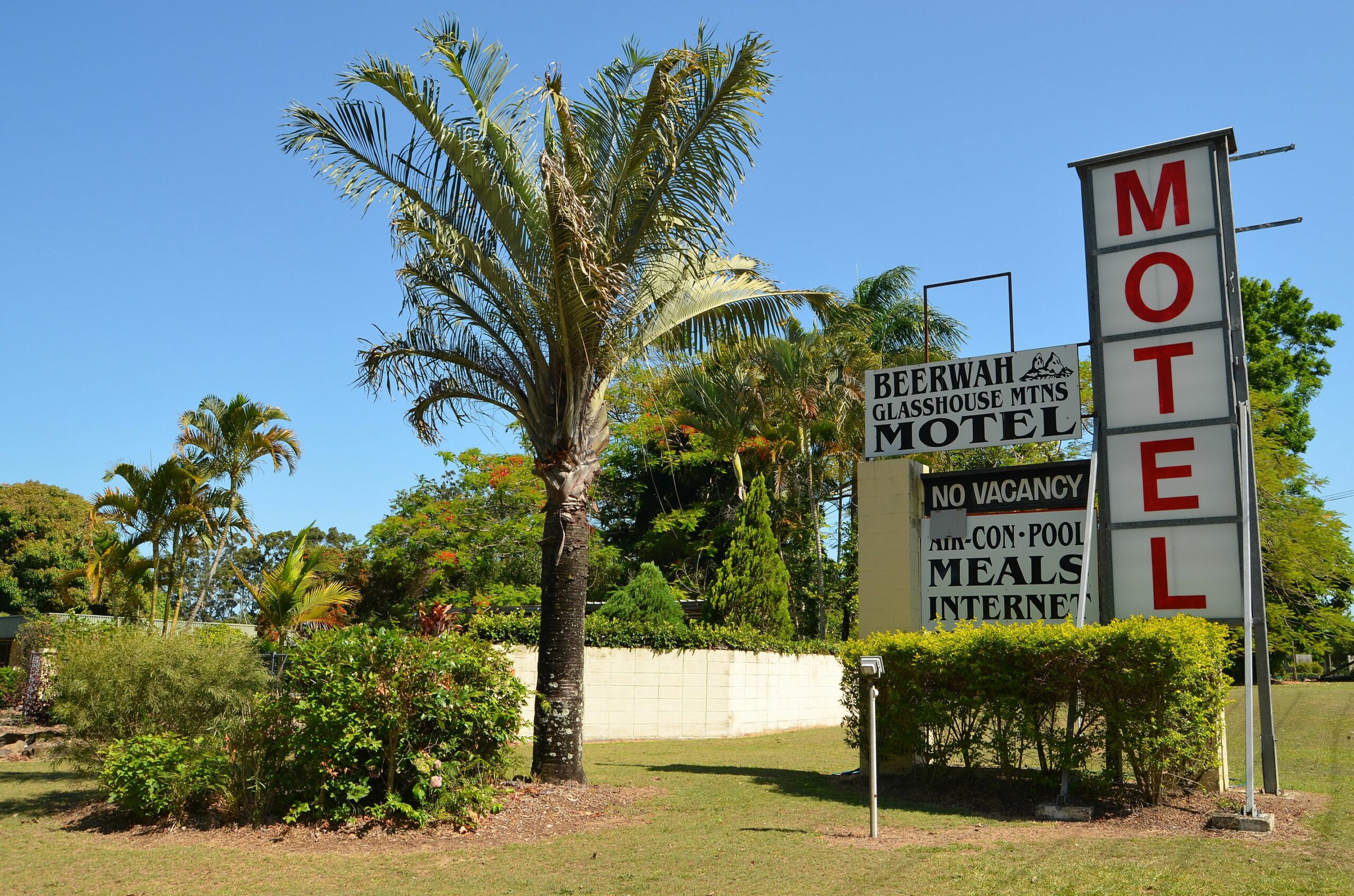 Beerwah Glasshouse Mountains Motel