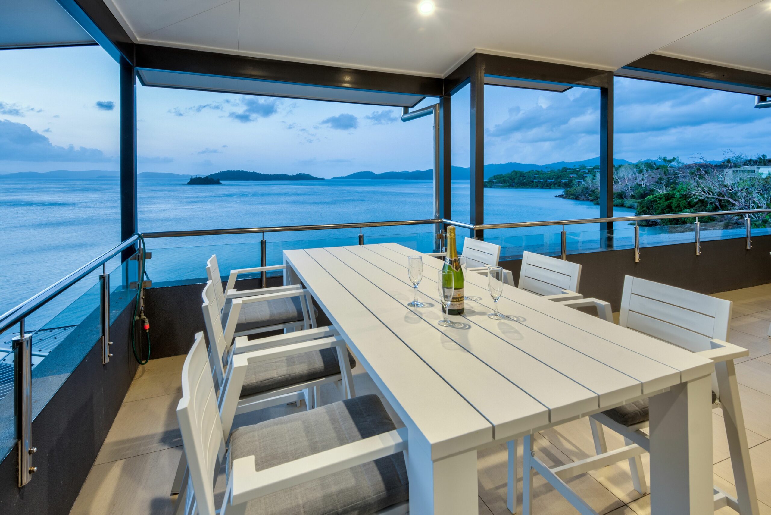 Villa 16 The Edge Oceanfront Deluxe 3 Bedroom Near Marina With Golf Buggy