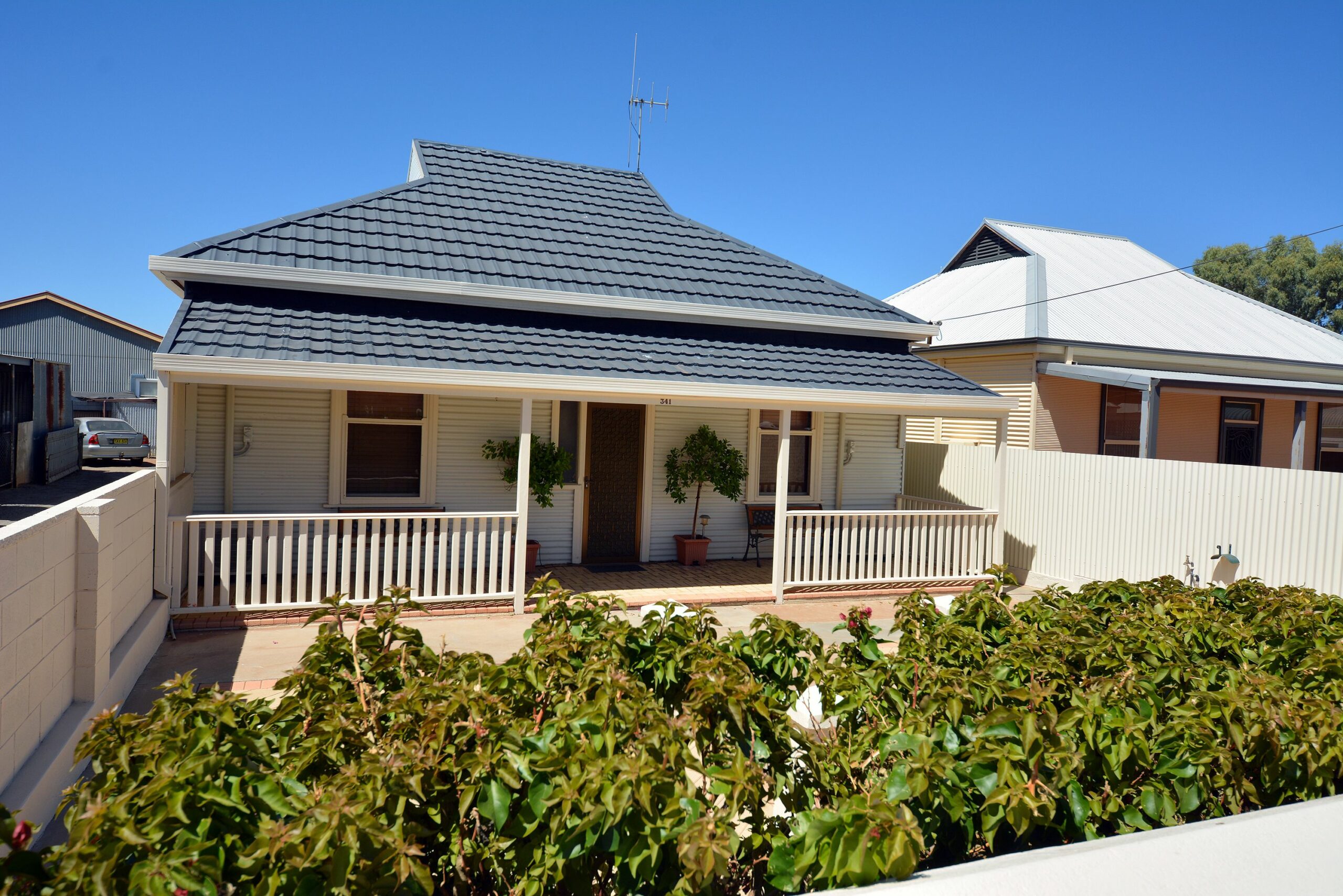 Emaroo Cottages Broken Hill