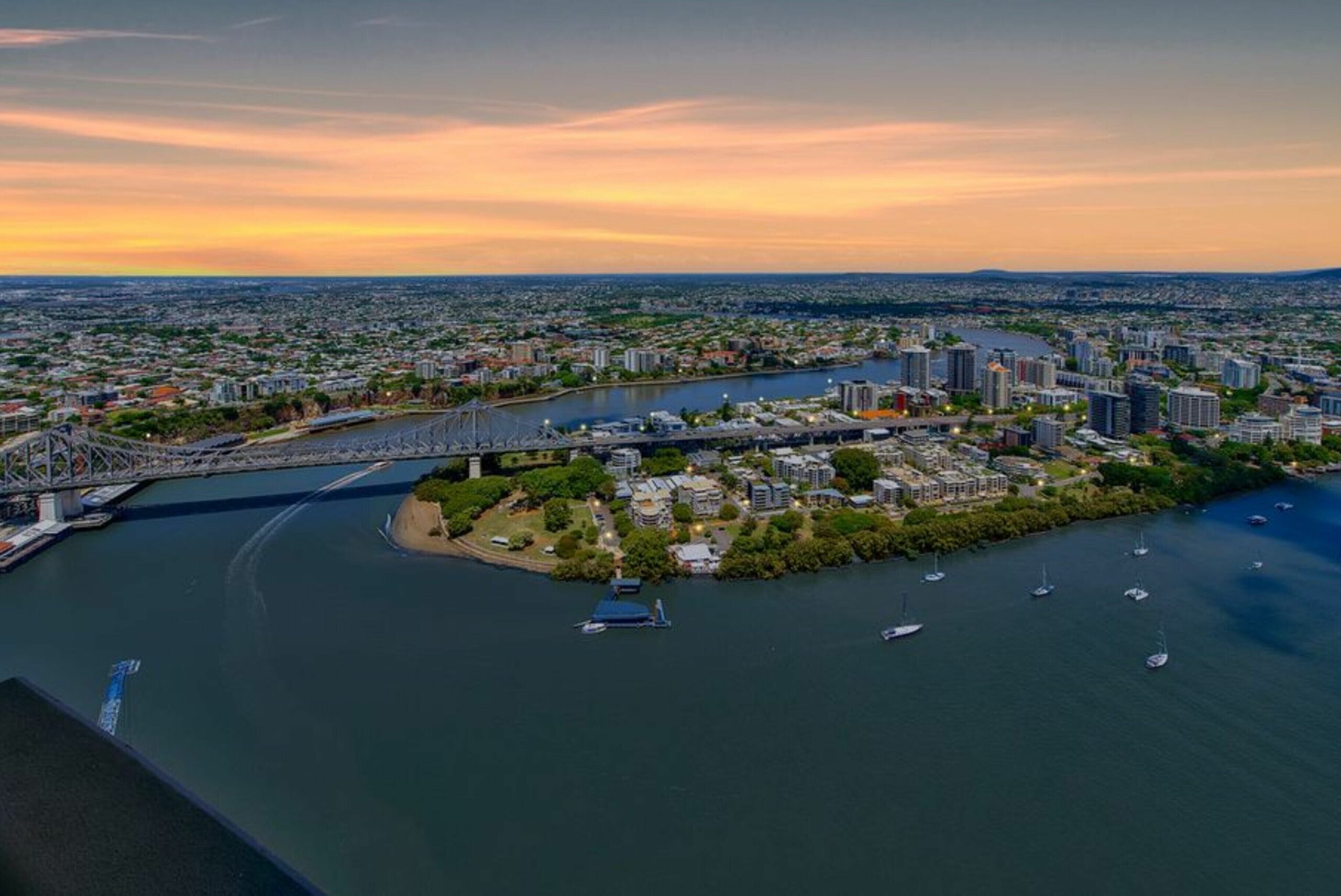 CBD African Charm, Story Bridge & River Views