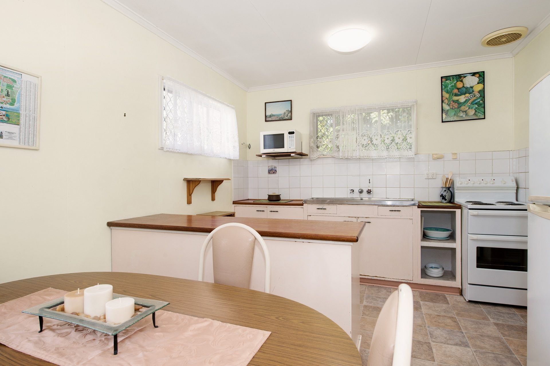 Lowset, pet Friendly Cottage - Sunset Ave, Bongaree