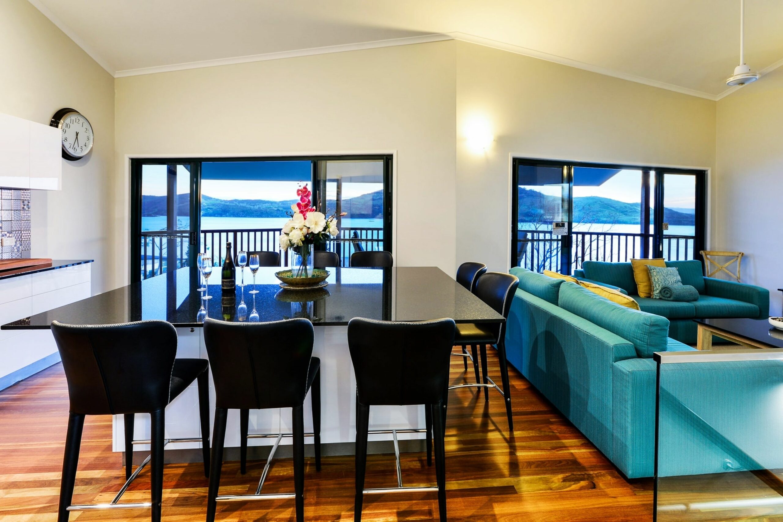 Casuarina Cove 16 Ocean View Deluxe Refurbished 3 Bedroom House Near Marina With Golf Buggy