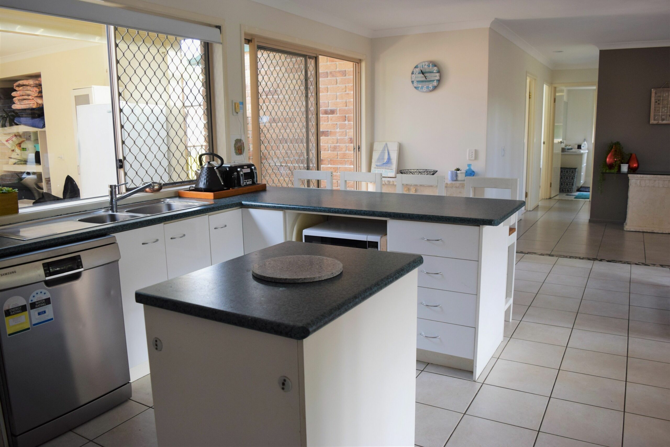 Spacious Pet Friendly Home With Private Pool 5mins From Mooloolaba Beach