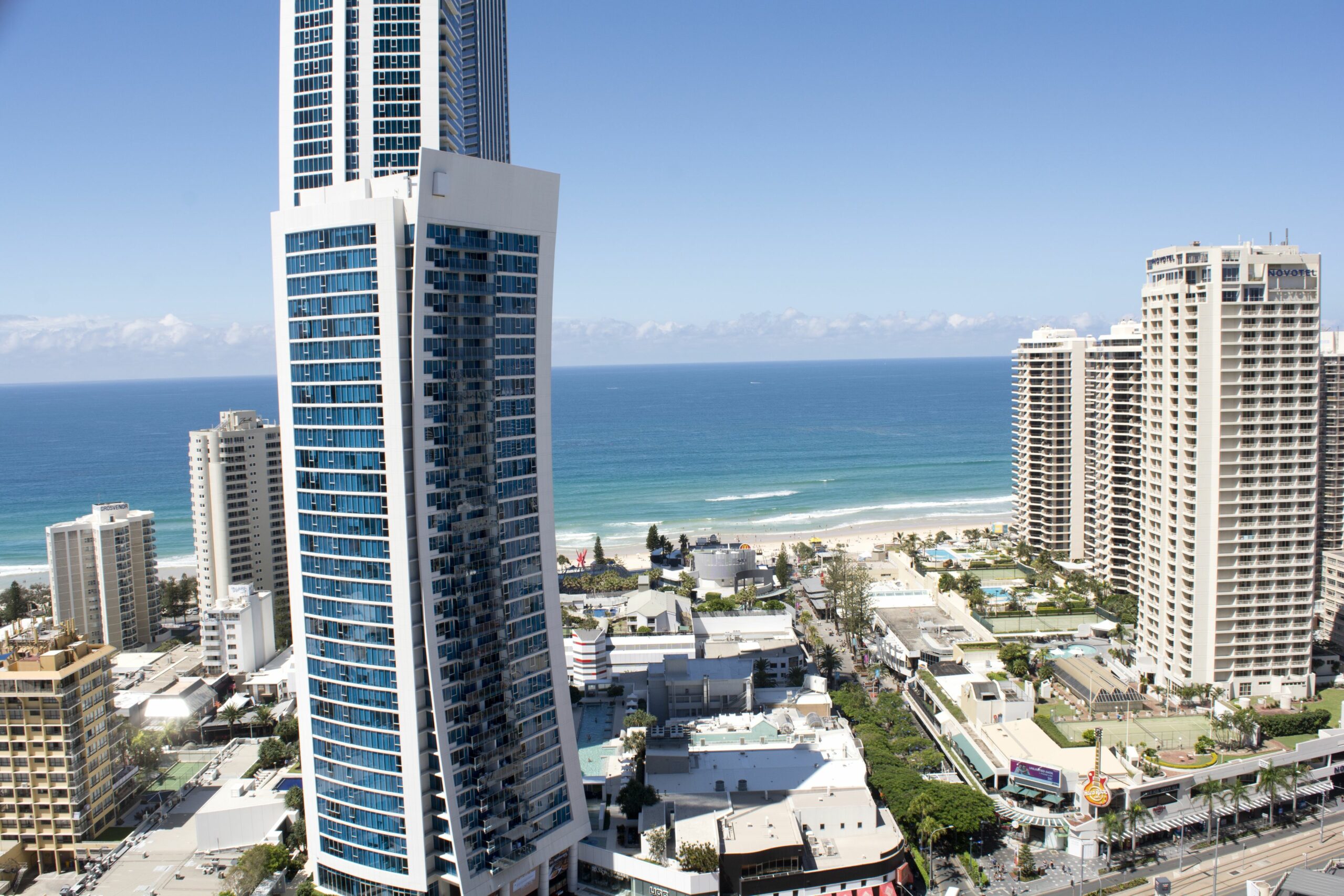 Sealuxe - Central Surfer Paradise Seaview Deluxe Spa Apartment