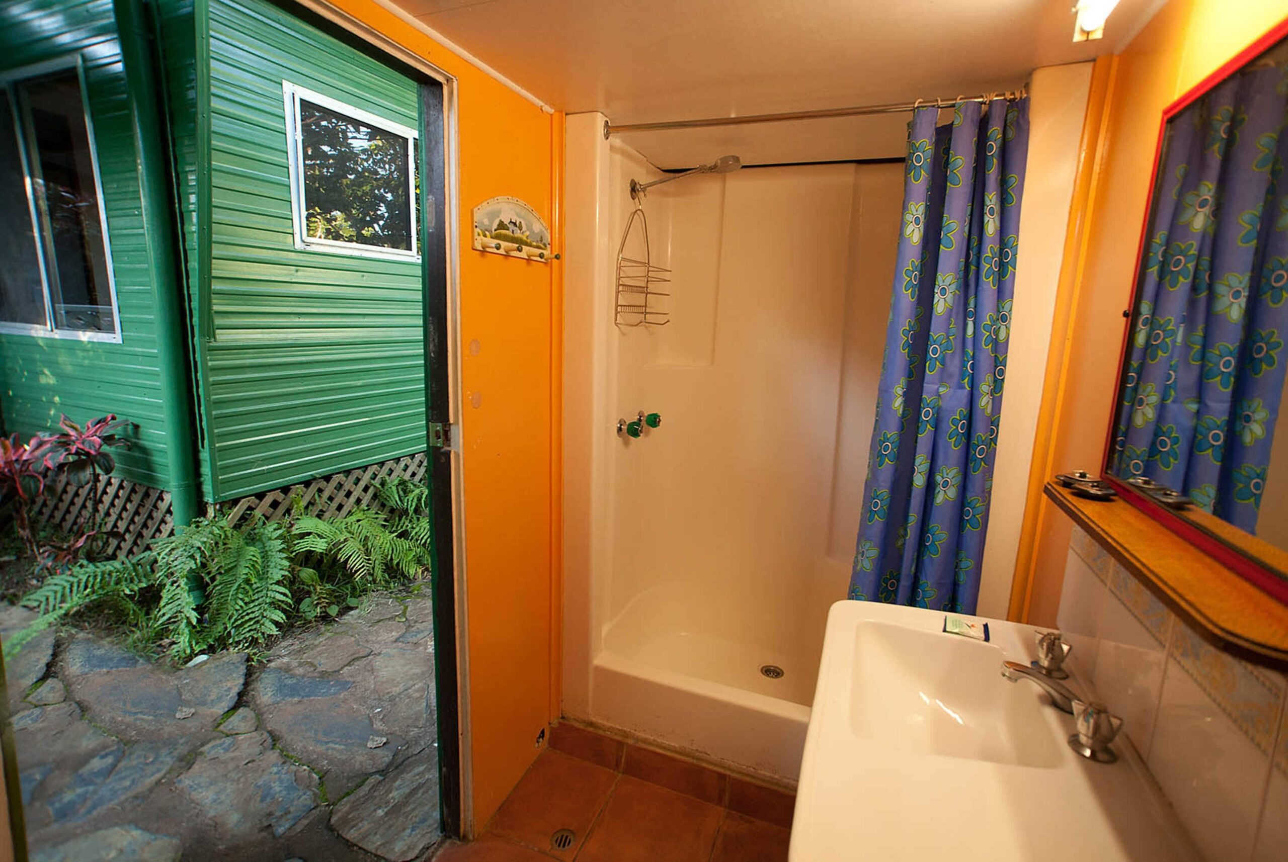 Lake Eacham Tourist Park & Self Contained Cabins