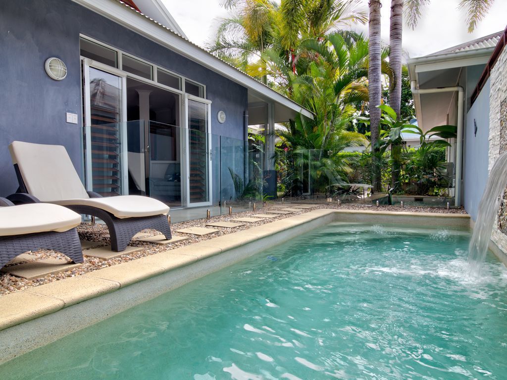 Hanalei Beach House, 3min walk  to Beach, Private Heated Pool!