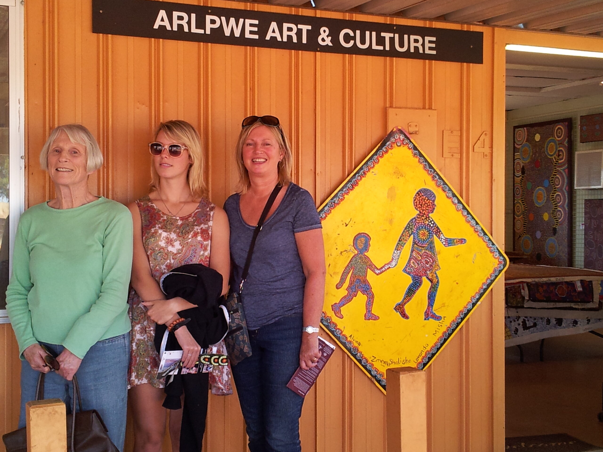Alice Springs to Darwin via Utopia, Devils Marbles Mataranka, Daly Waters Katherine Gorge Tour 5 days