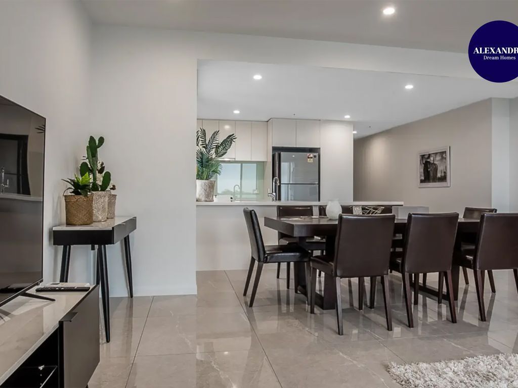 Brand NEW Stunning 3 Bedroom Indooroopilly Pool/aircon/parking