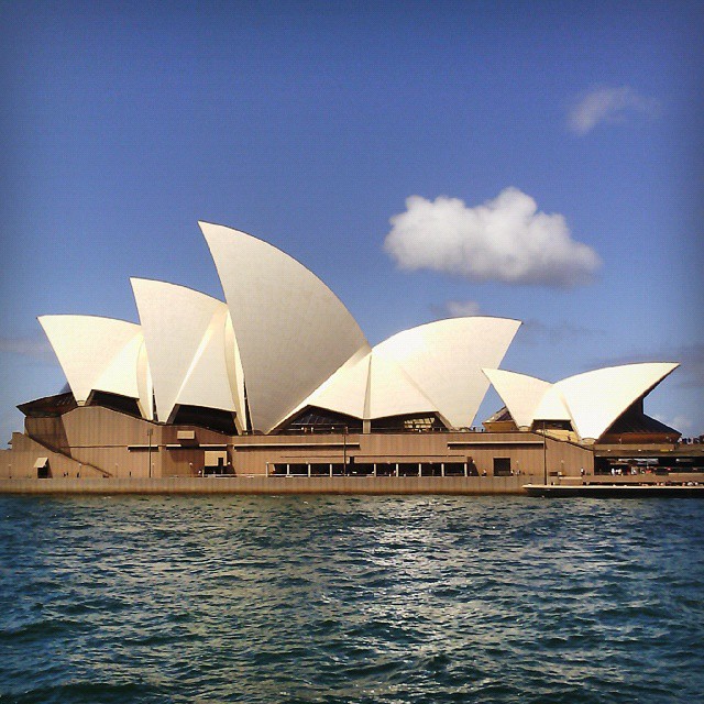 SYDNEY SAMPLER with BONDI BEACH Half Day Tour