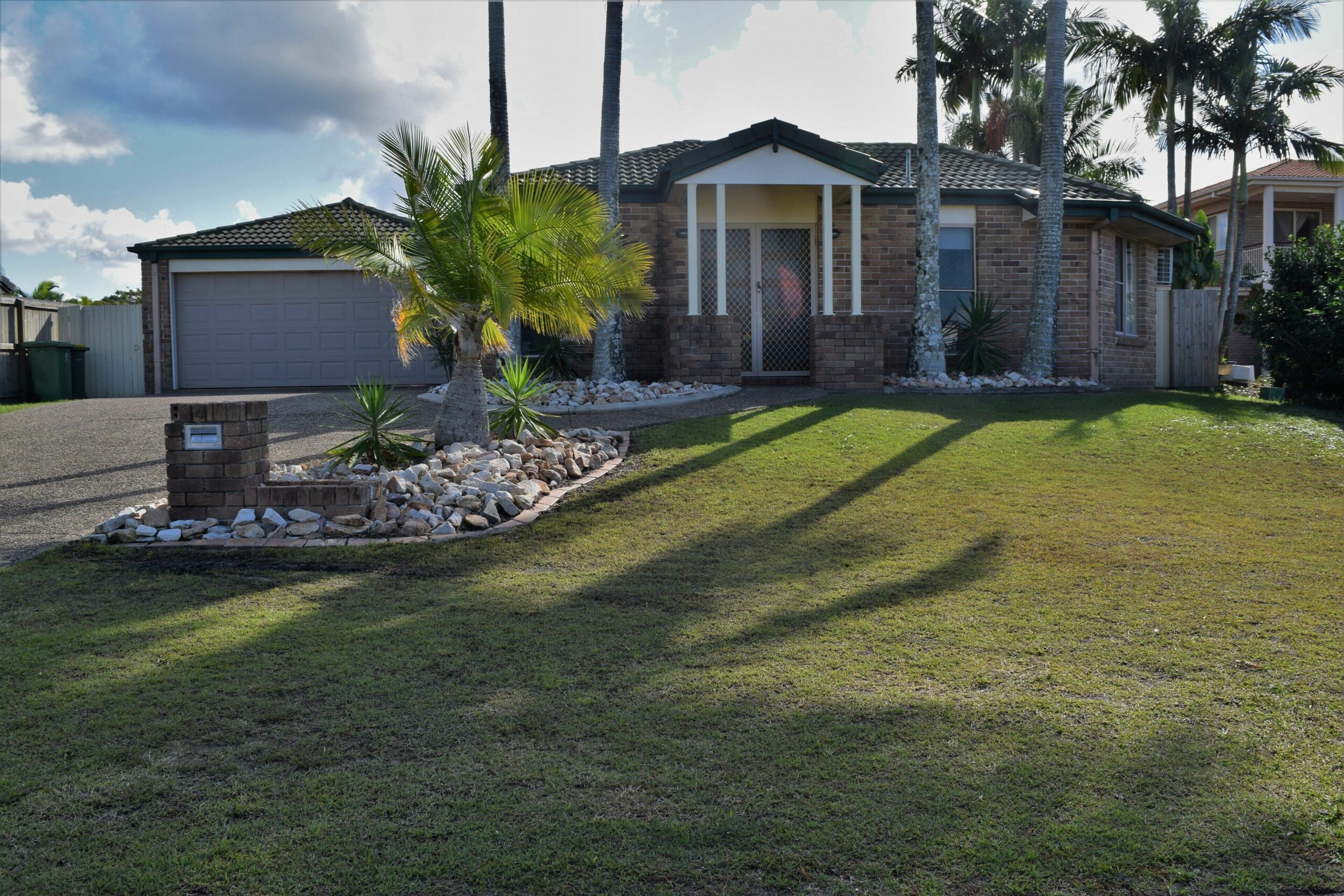 Spacious Pet Friendly Home With Private Pool 5mins From Mooloolaba Beach