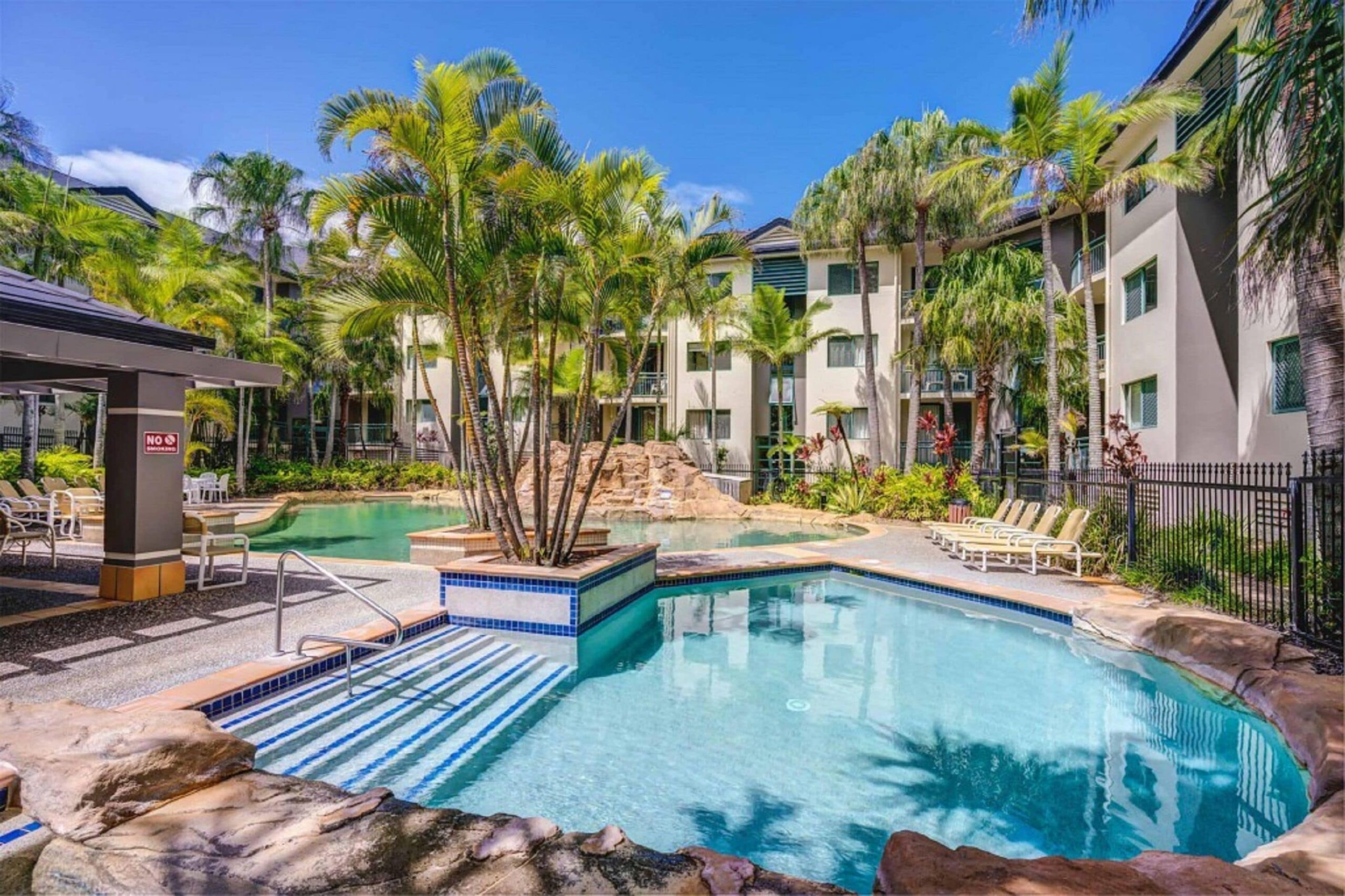 Currumbin Sands Holiday Apartments