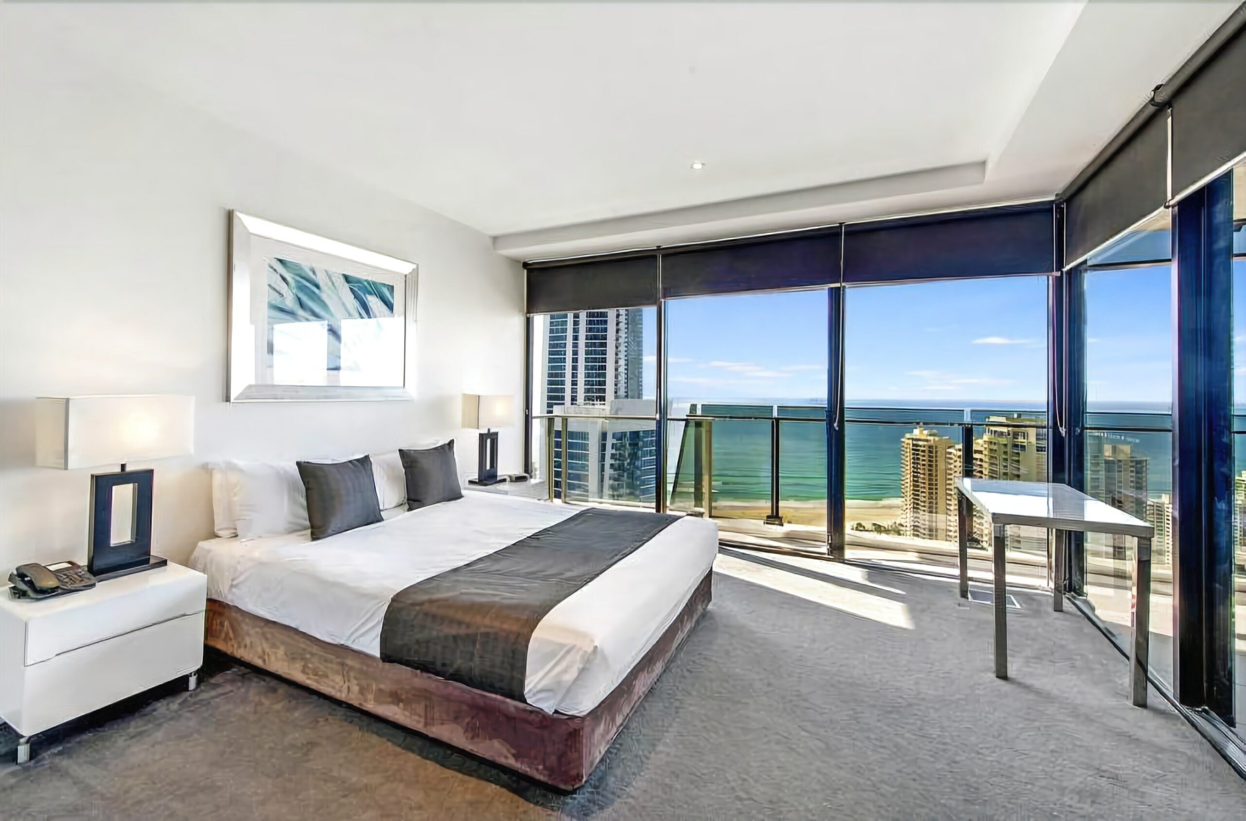 Central Surfers Paradise - Seaview Deluxe Spa Apartment