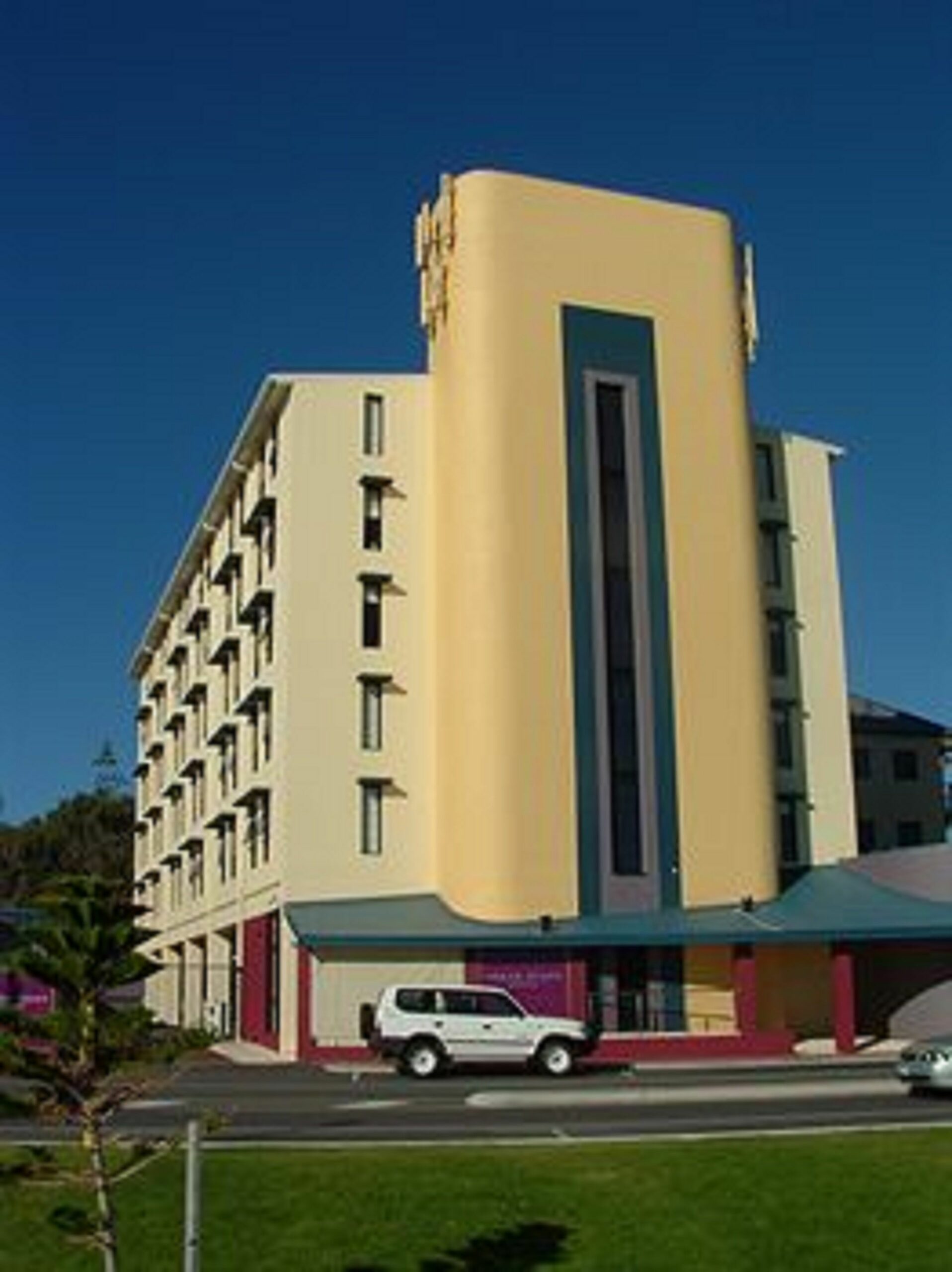 Ocean Beach Hotel