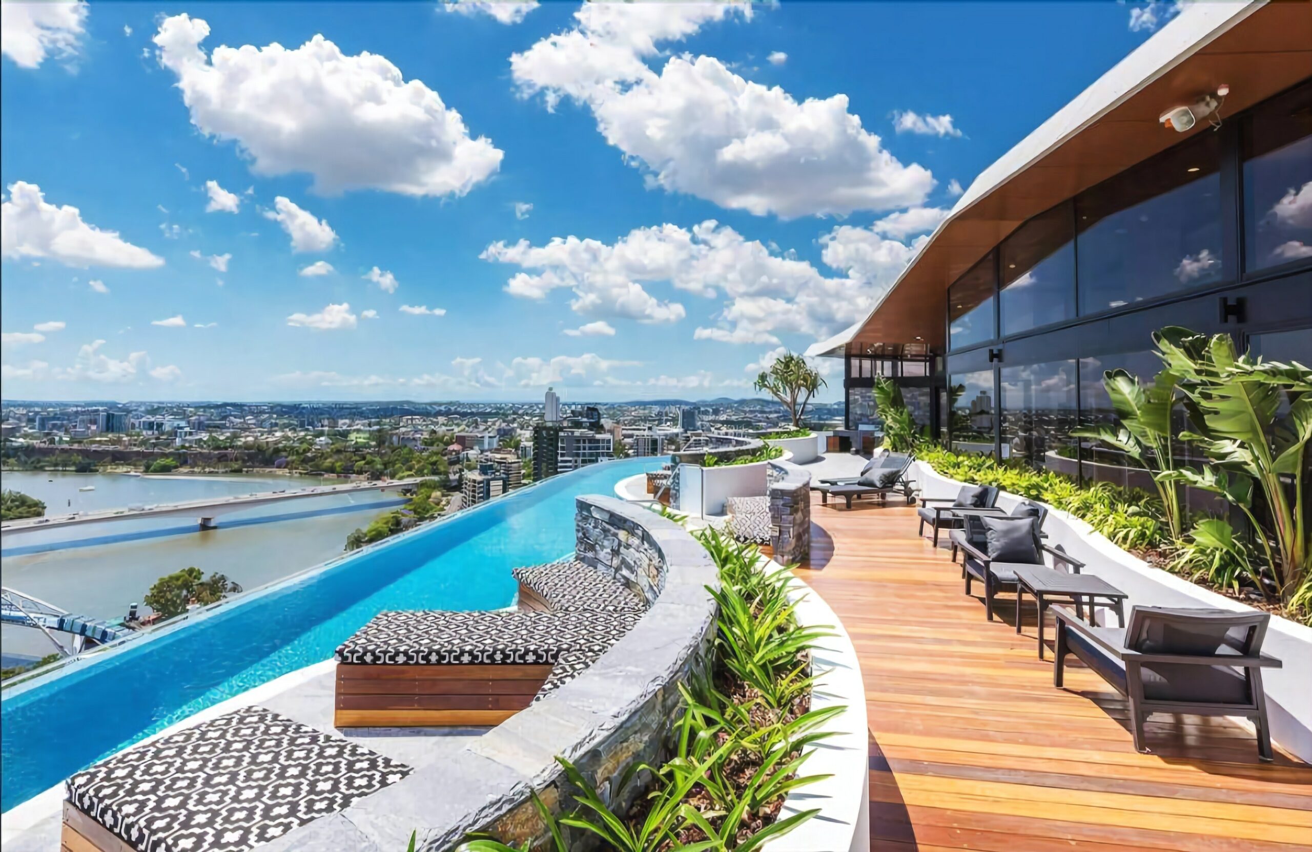 Homely Apartments in Southbank