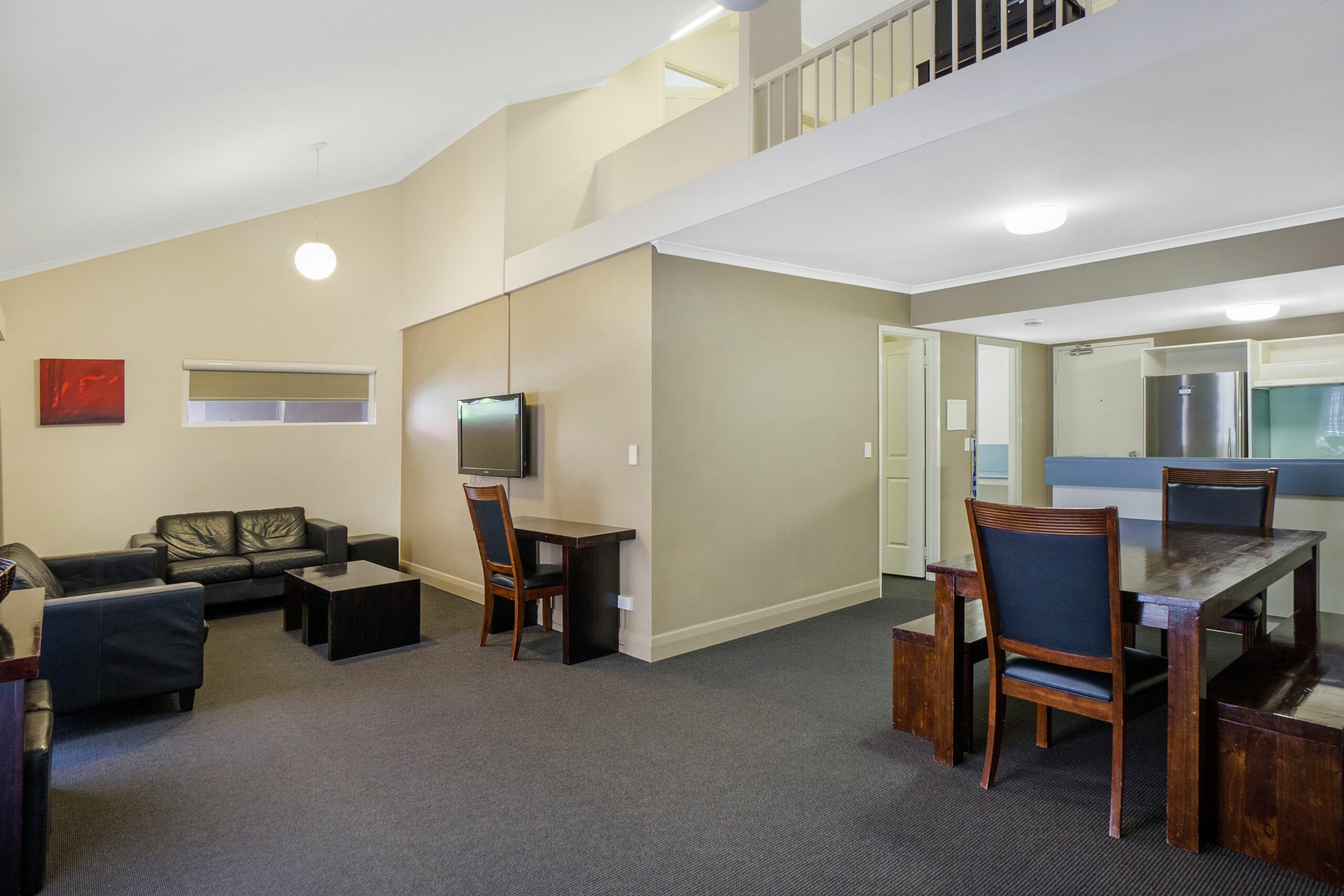 Toowong Inn & Suites