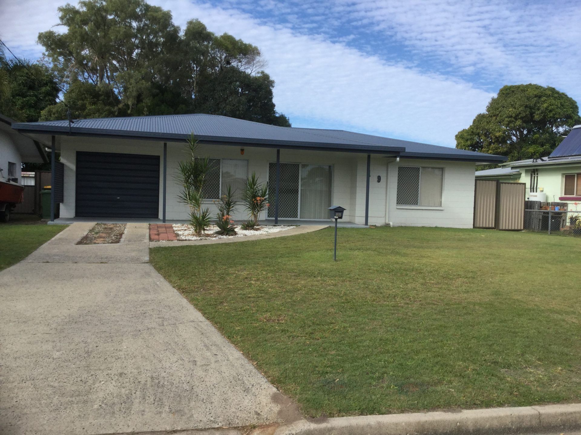 Lowset Home With Attached Granny Flat - Doomba Dr, Bongaree