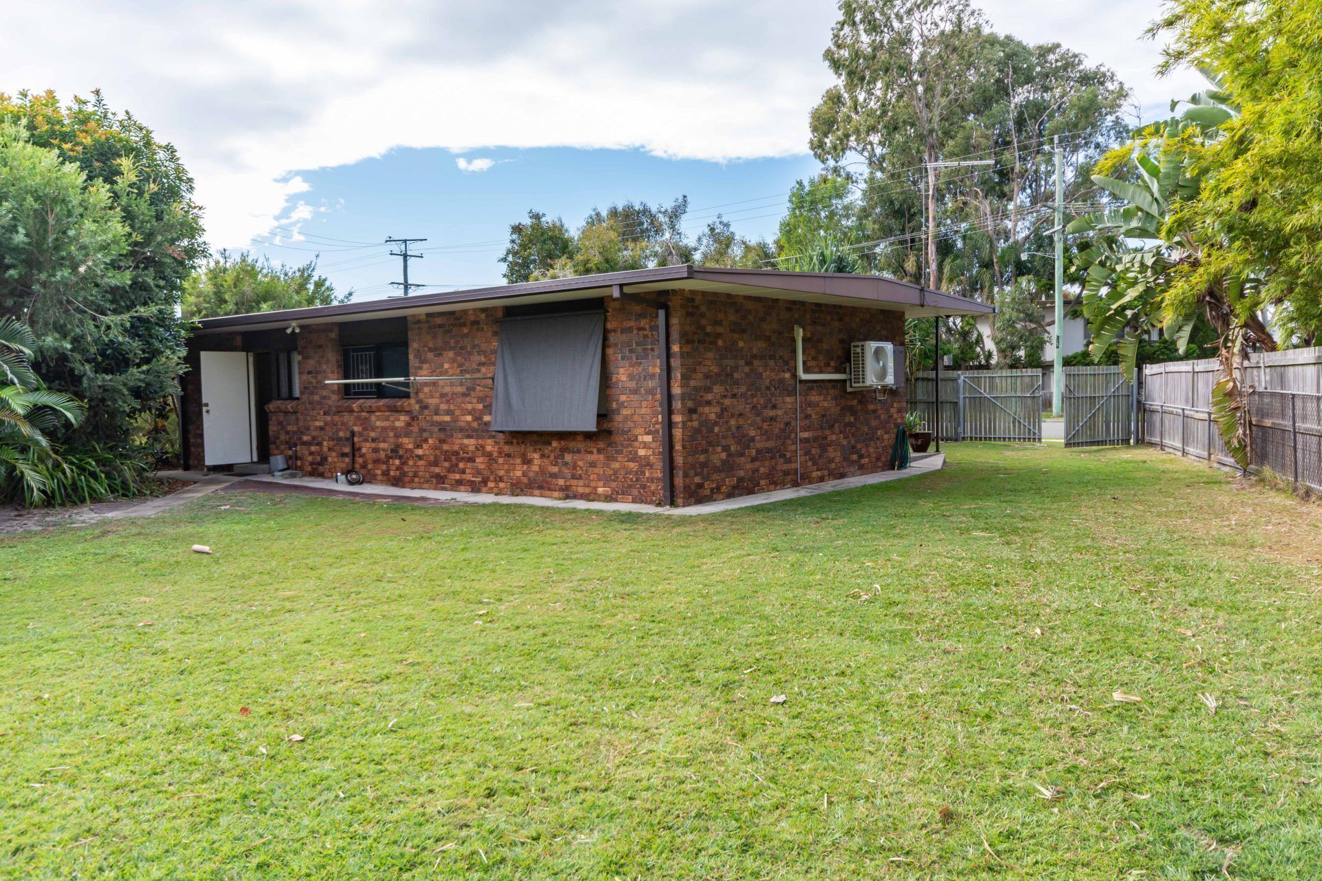 Pet Friendly Lowset Home With Room for a Boat, Wattle Ave, Bongaree