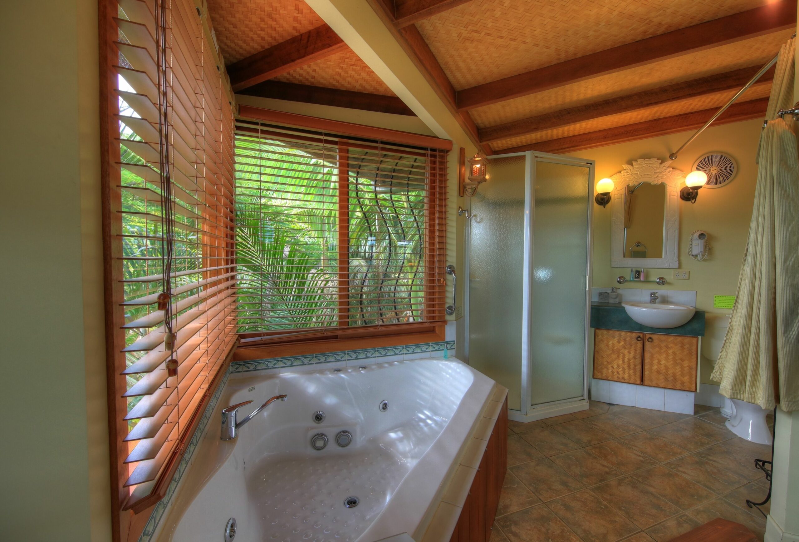 Maleny Tropical Retreat Balinese B&b