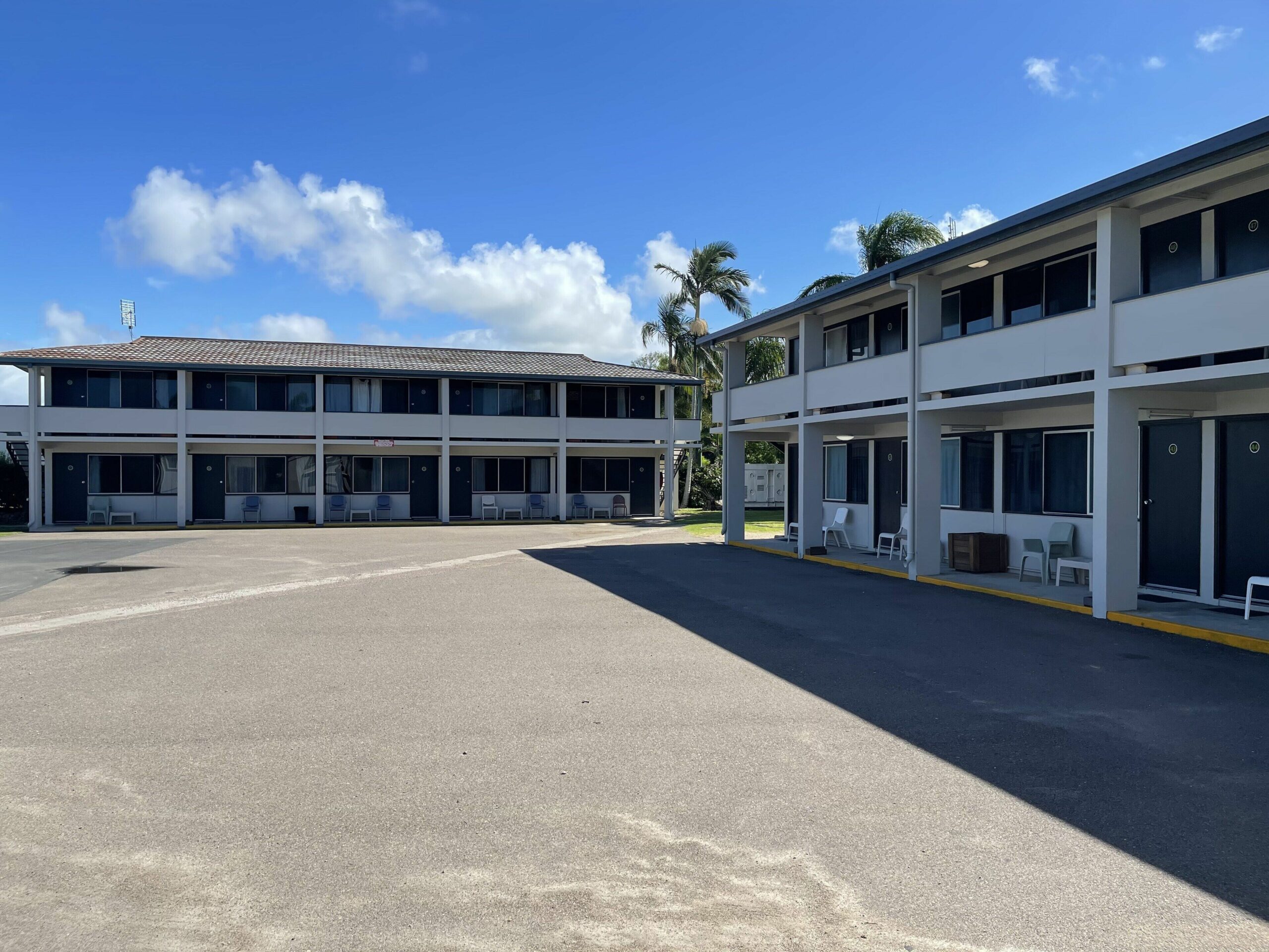 Queens Beach Motor Hotel