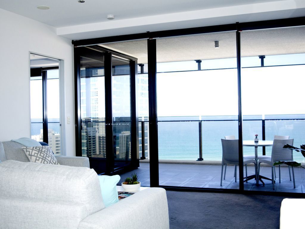 Central Surfers Paradise - Seaview Deluxe Spa Apartment