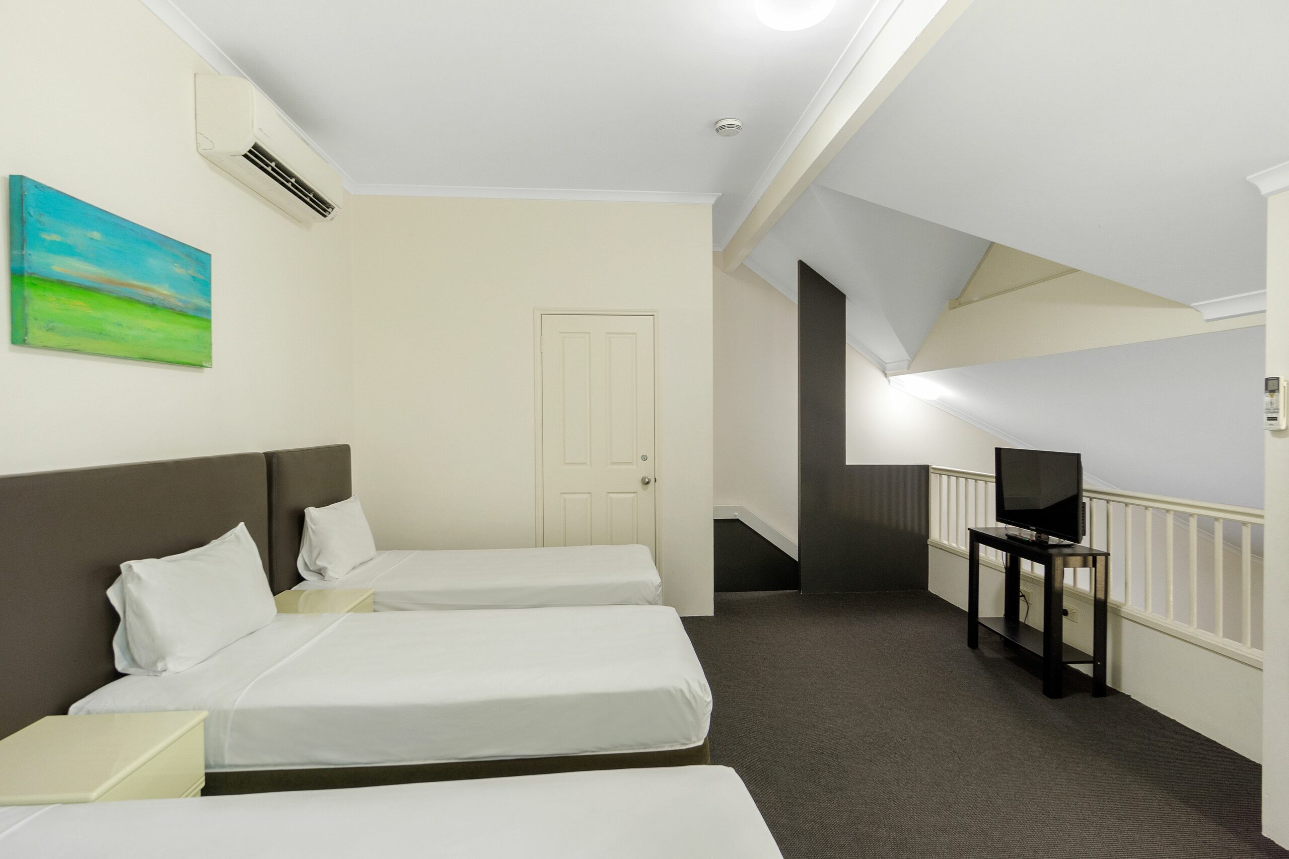 Toowong Inn & Suites