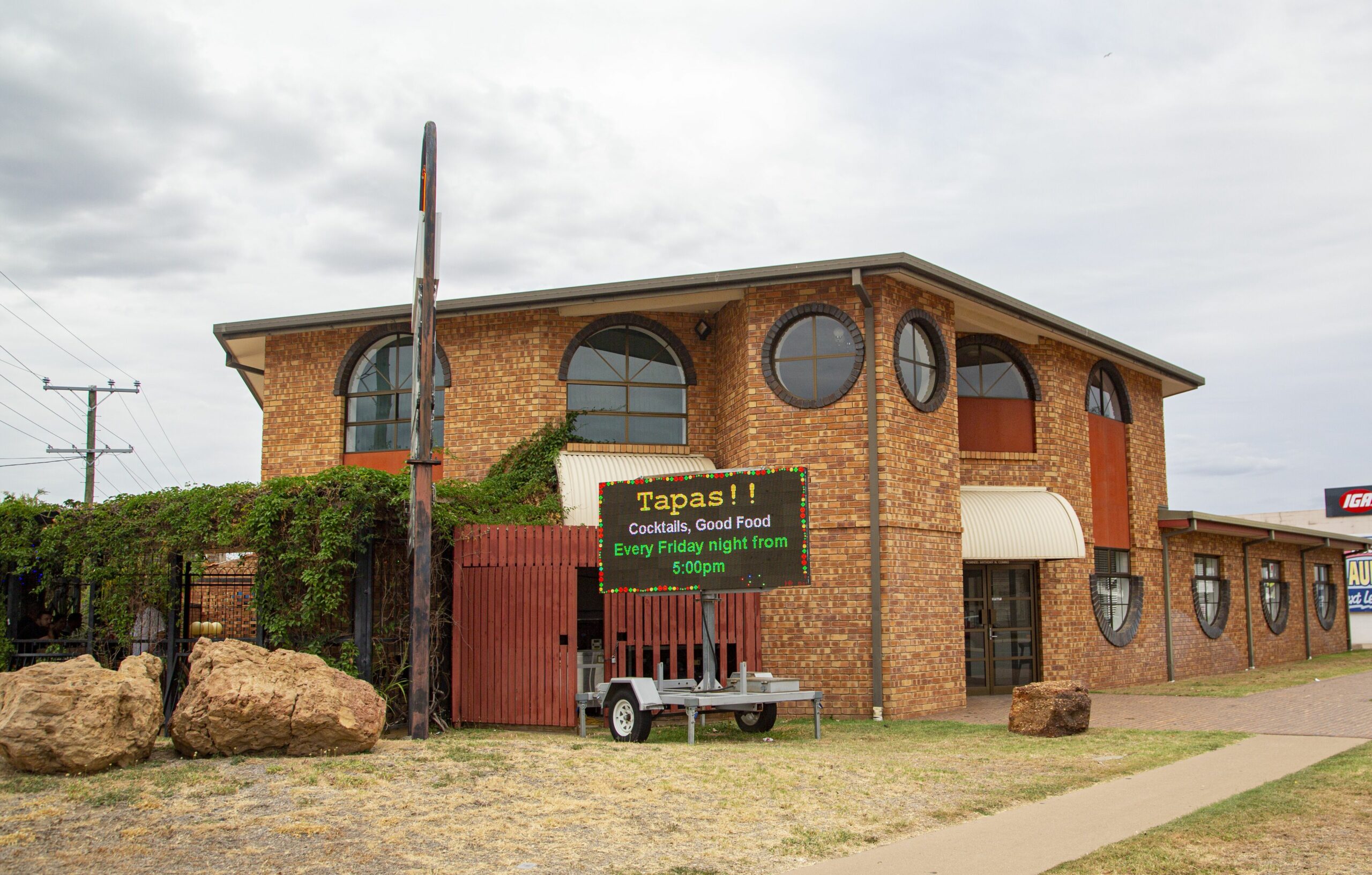 Emerald Western Gateway Motel