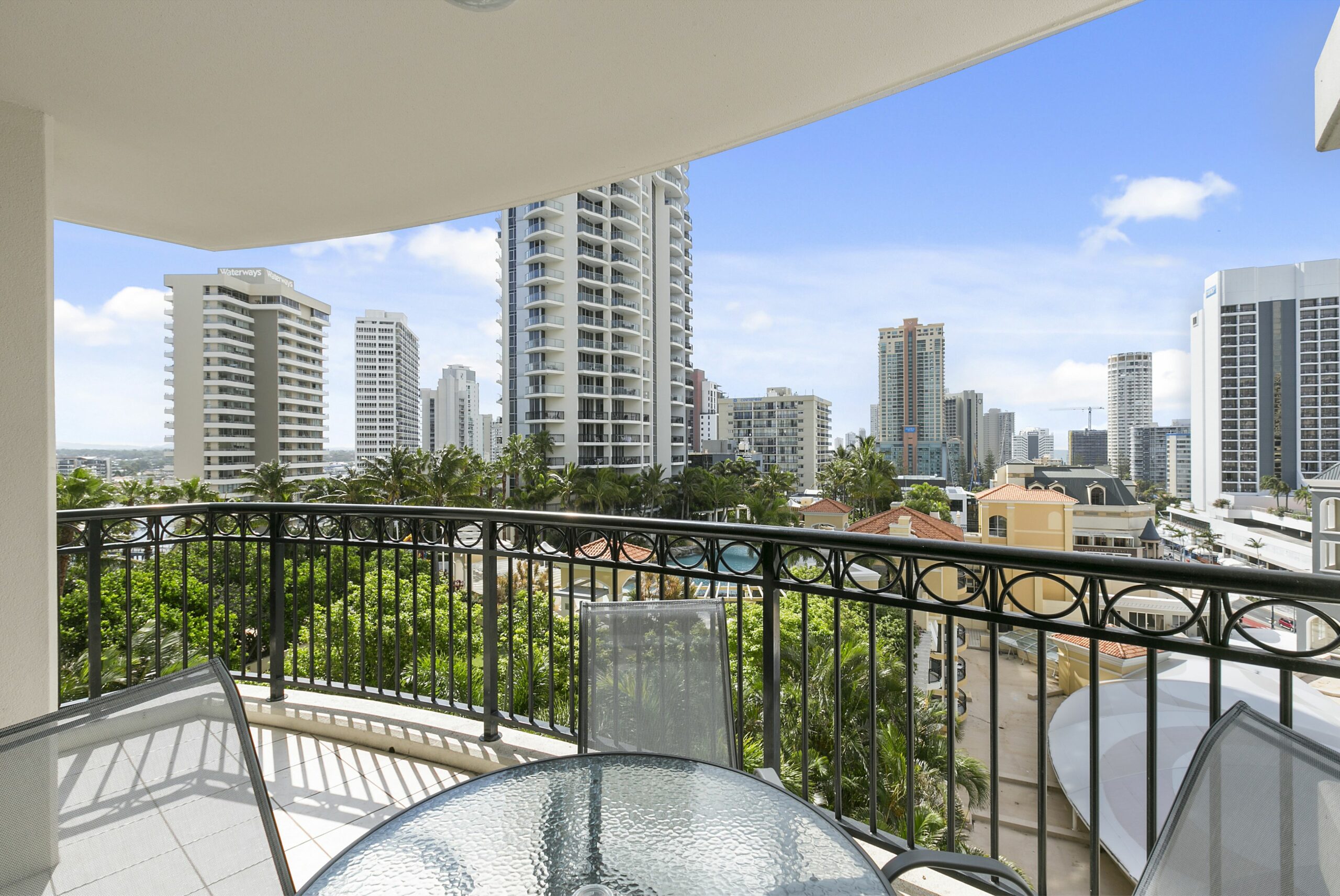 Chevron Renaissance - HR Surfers Paradise