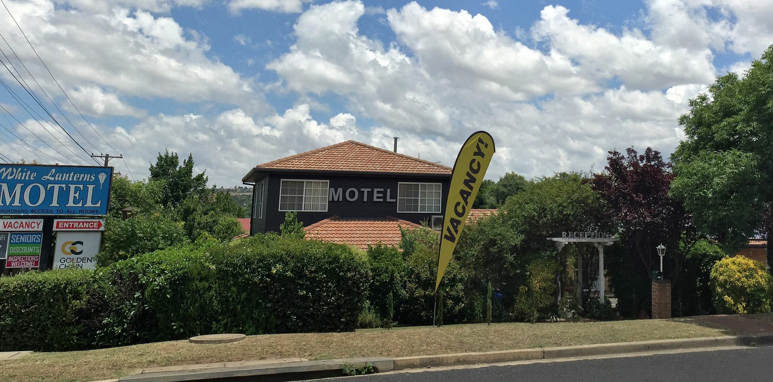 White Lanterns Motel